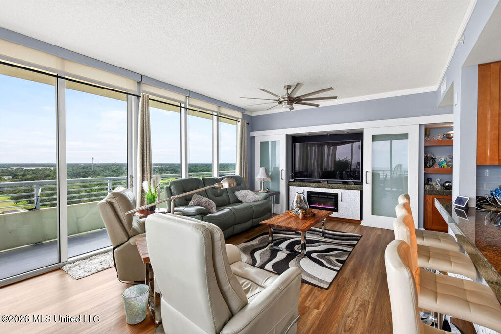2060 Beach Boulevard Property Photo 8