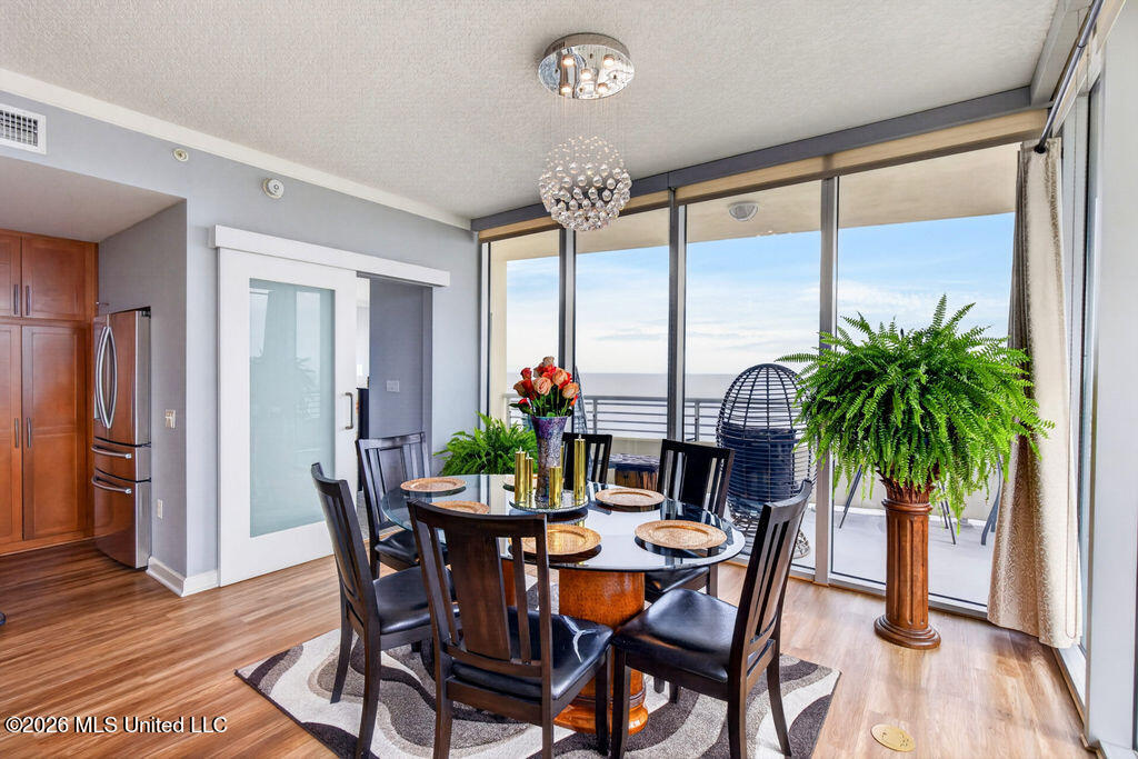 2060 Beach Boulevard Property Photo 9