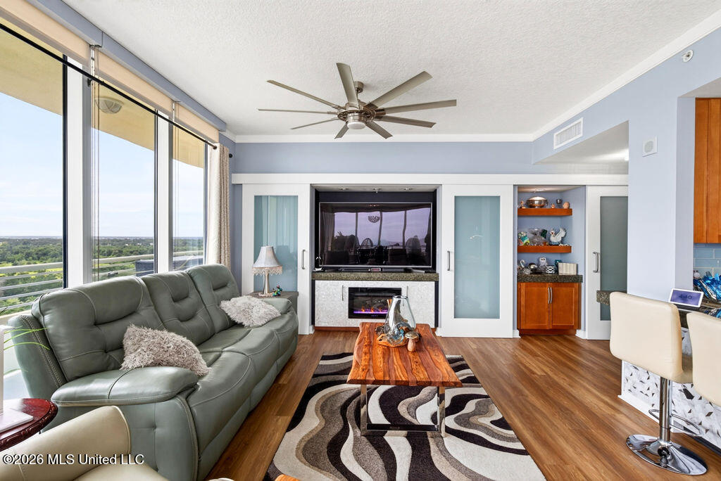 2060 Beach Boulevard Property Photo 10