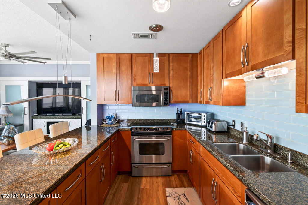 2060 Beach Boulevard Property Photo 13