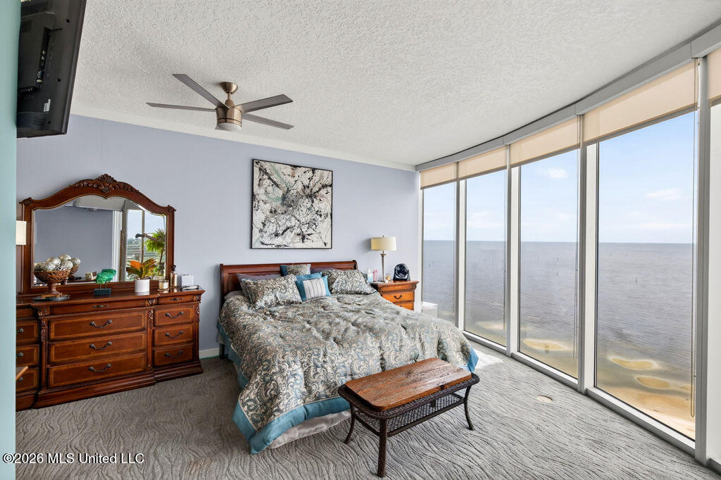 2060 Beach Boulevard Property Photo 17