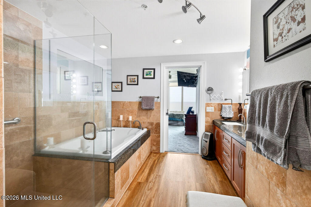 2060 Beach Boulevard Property Photo 25
