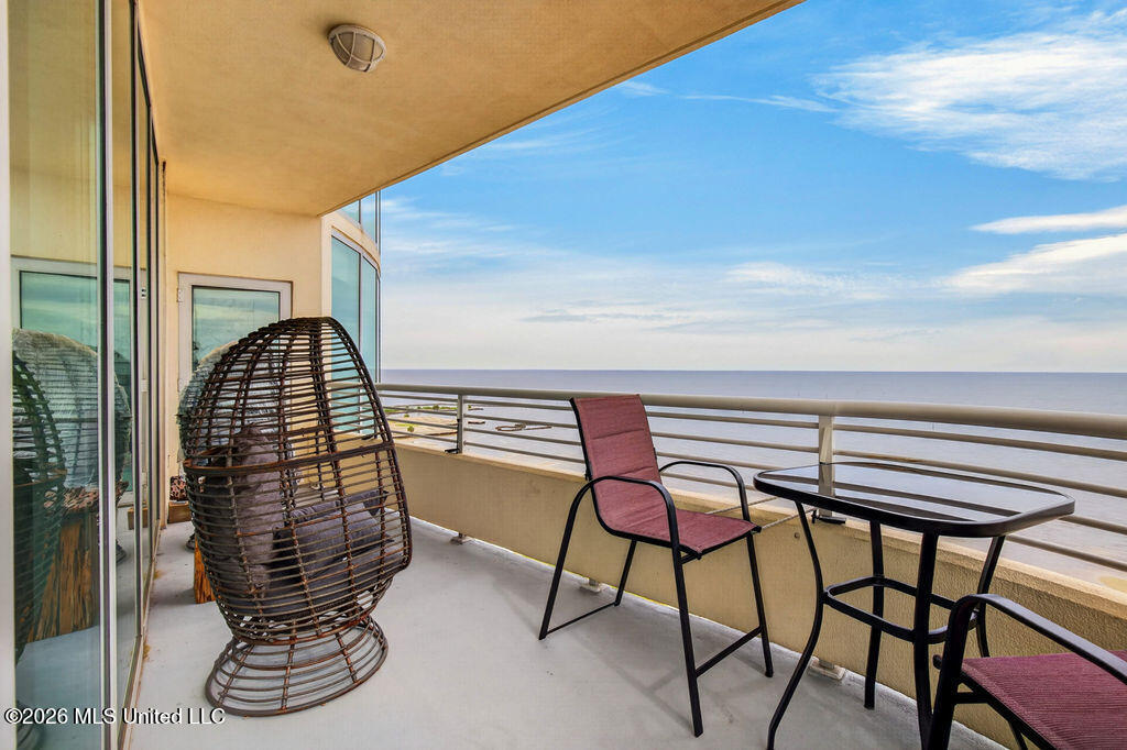 2060 Beach Boulevard Property Photo 32