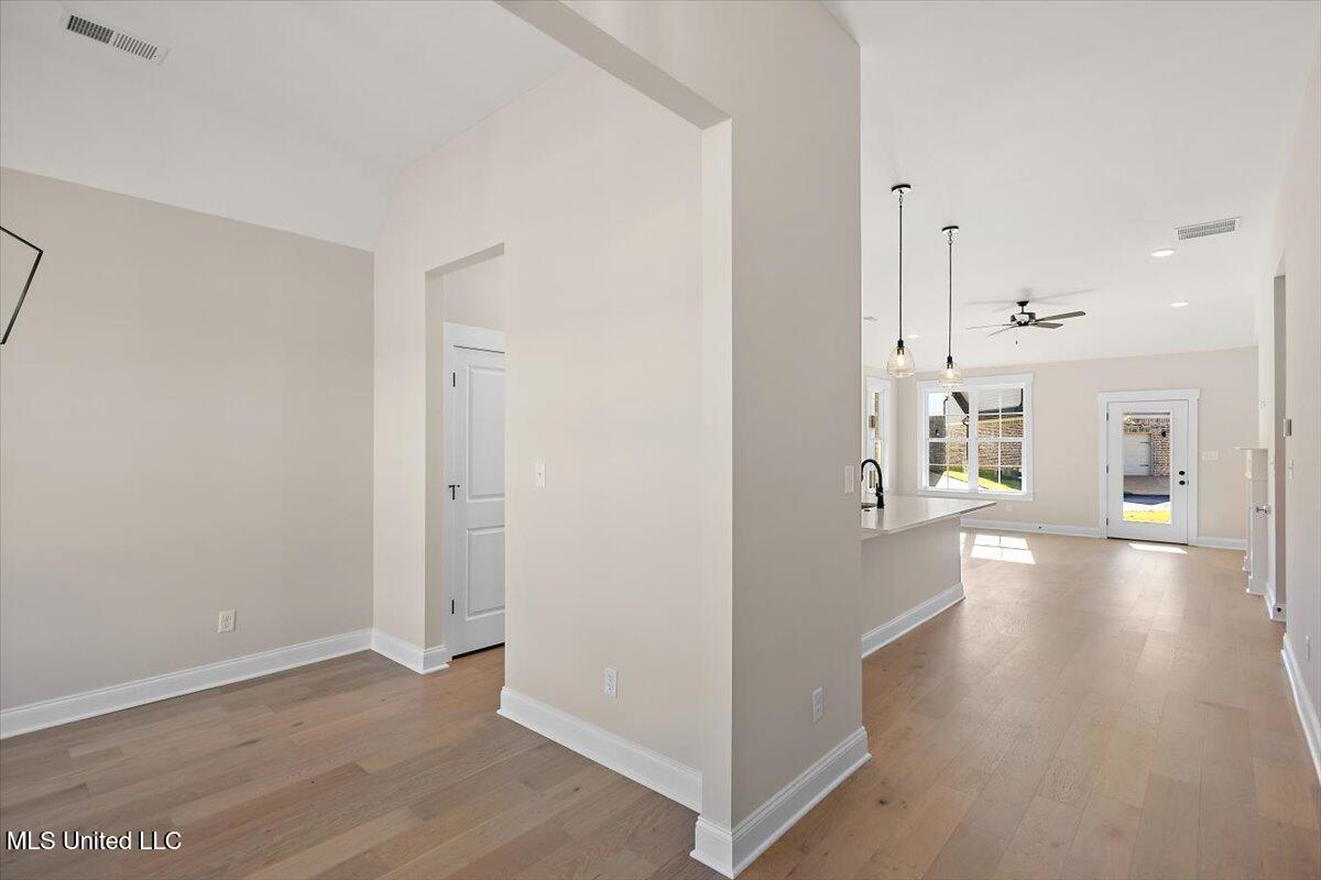 705 Washington Street Property Photo 6