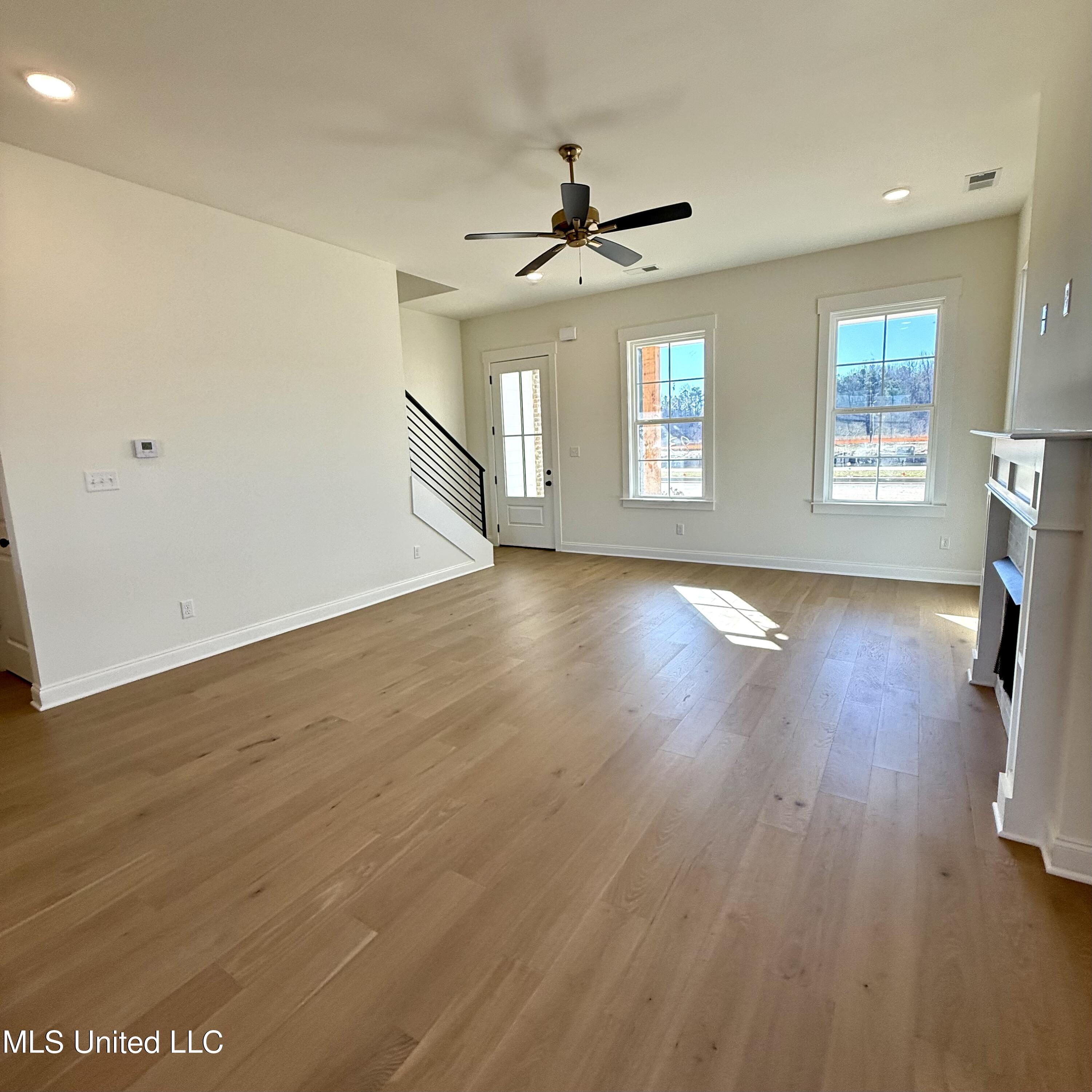 493 Sunflower Street Property Photo 4