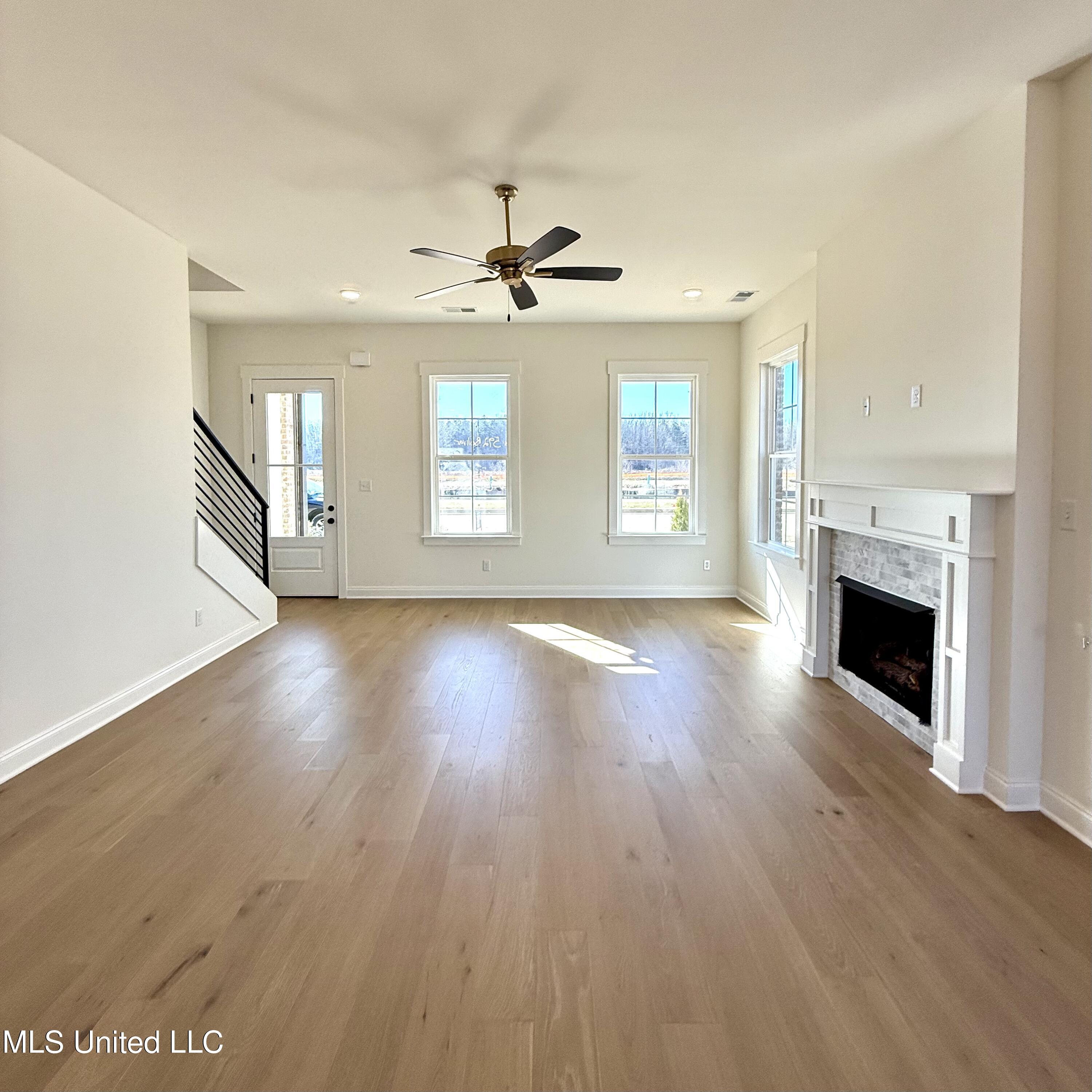 493 Sunflower Street Property Photo 10