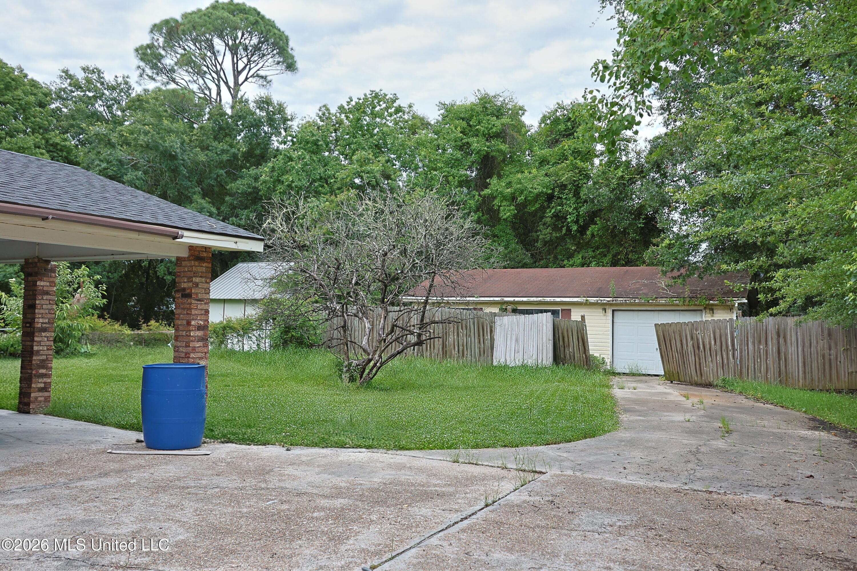 906 Belair Street Property Photo 23
