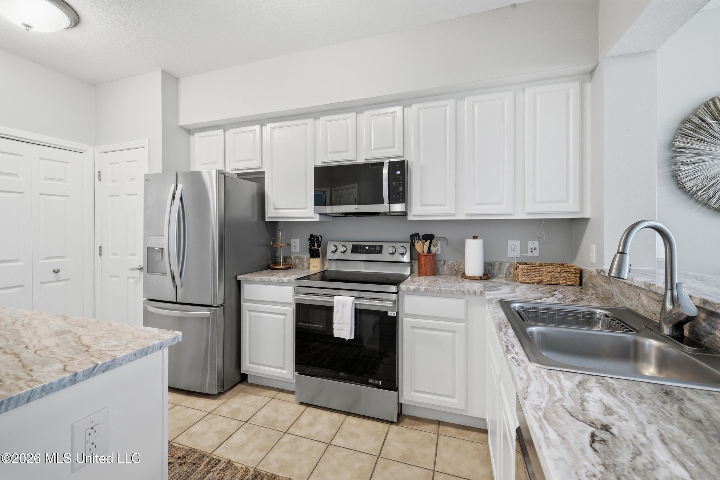 2228 Beach Drive Property Photo 9