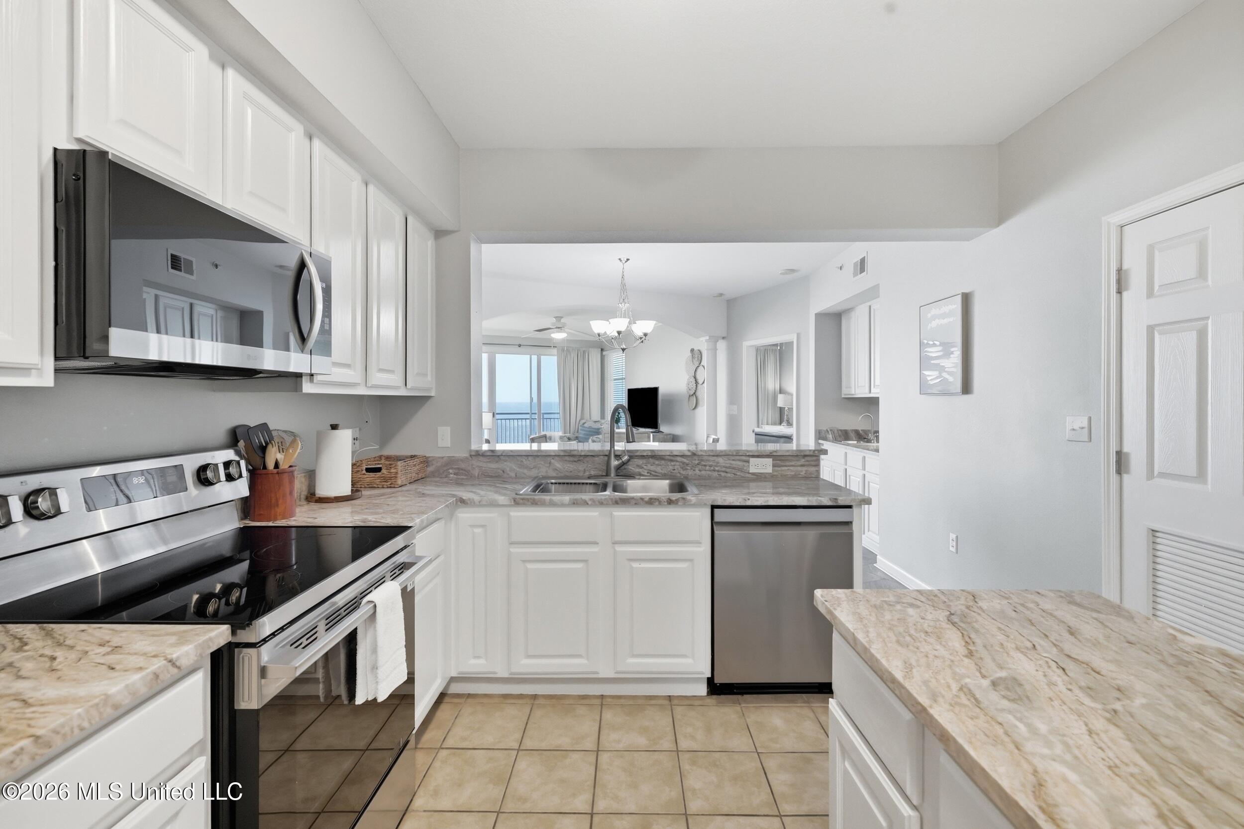 2228 Beach Drive Property Photo 12
