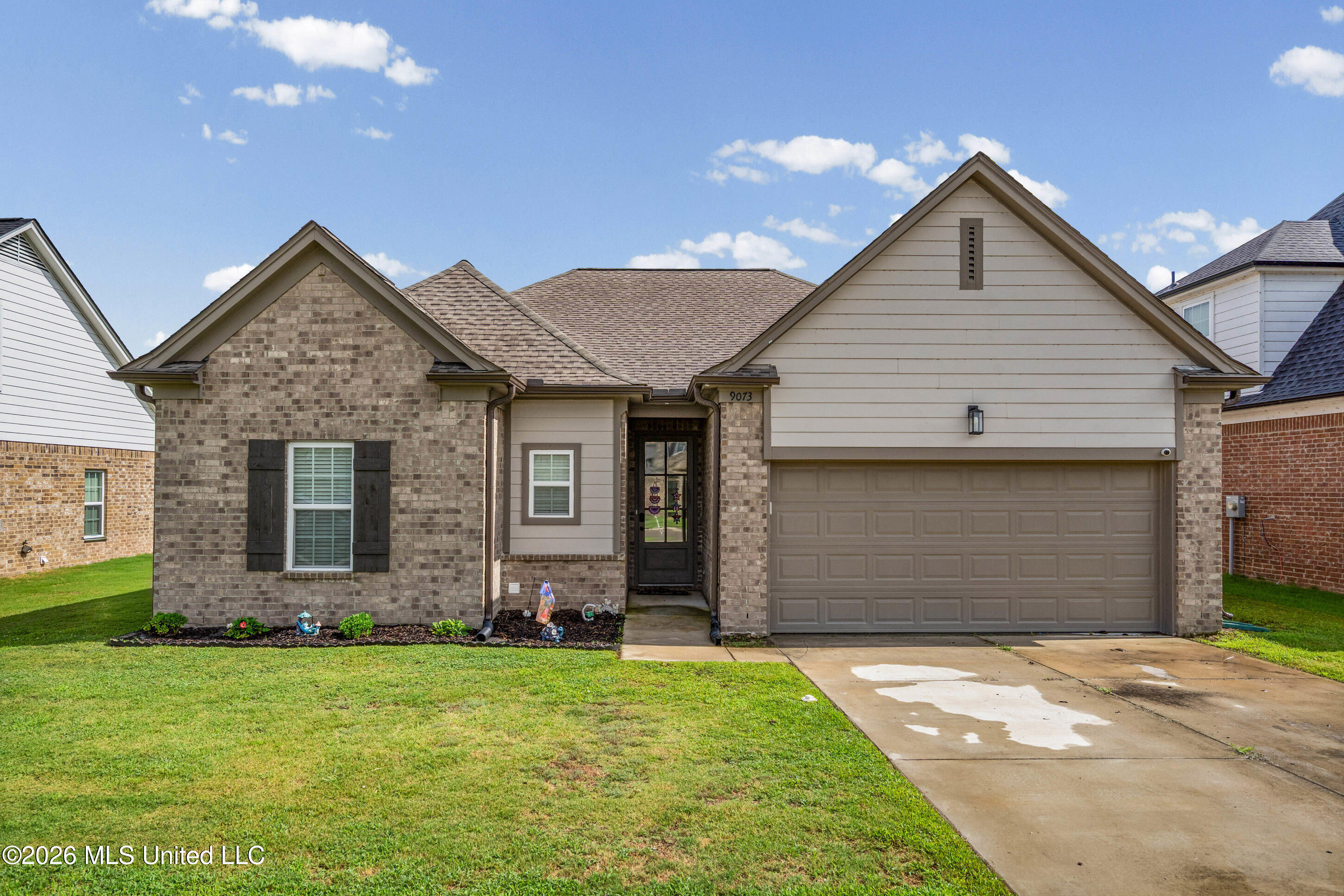 9073 S Lakeside Circle Property Photo 3