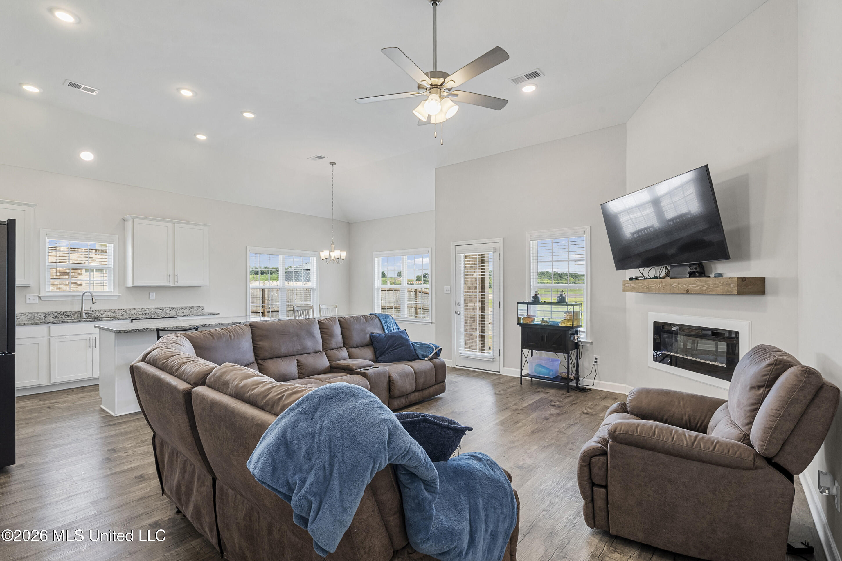 9073 S Lakeside Circle Property Photo 8