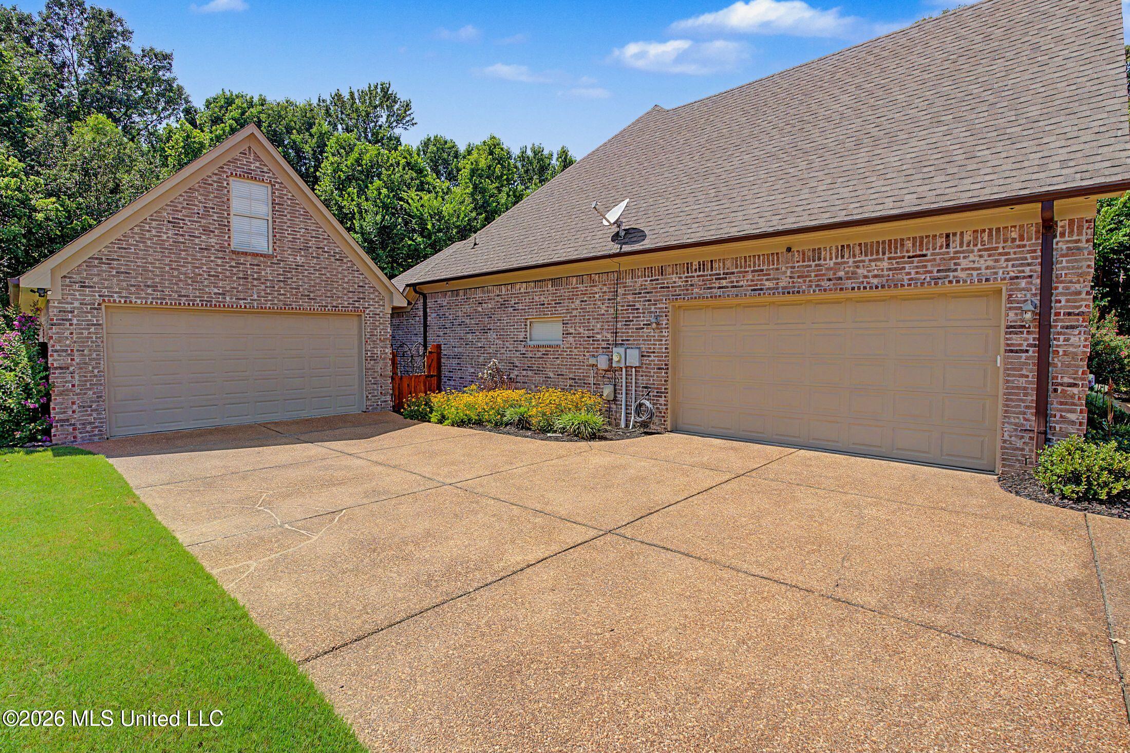 927 Shadow View Drive Property Photo 8