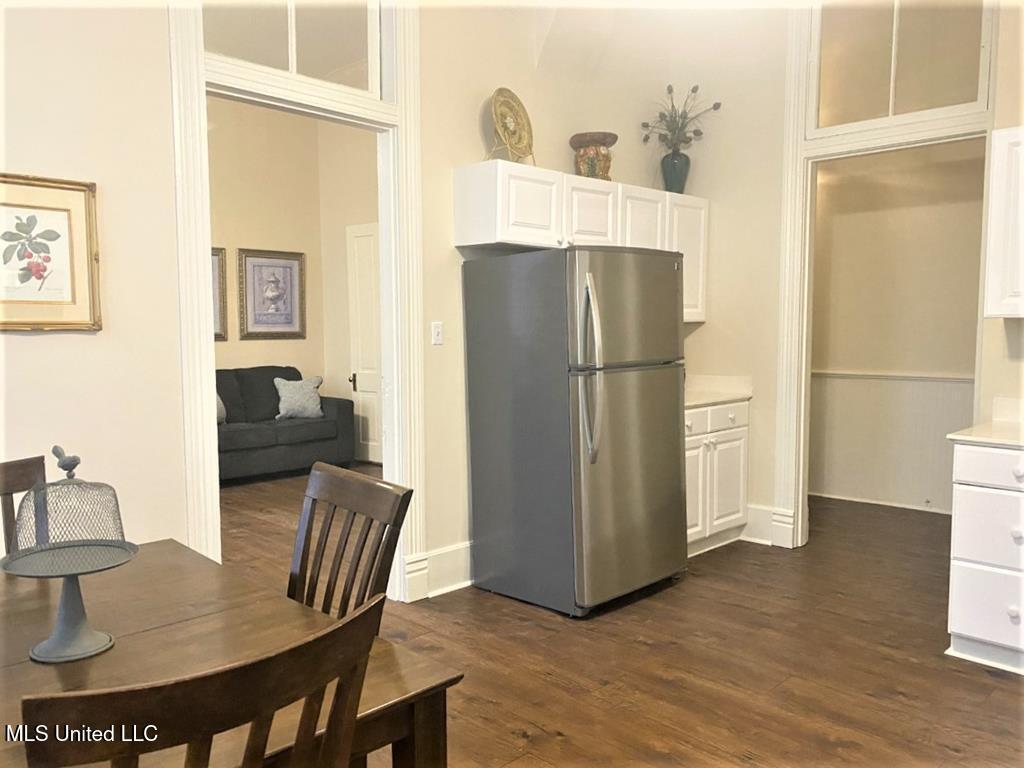 105 N Pearl Street Property Photo 3