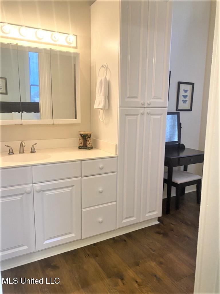 105 N Pearl Street Property Photo 10