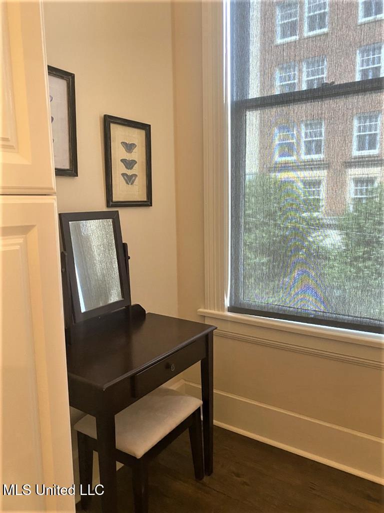105 N Pearl Street Property Photo 12