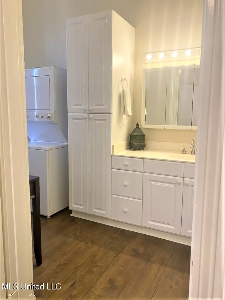 105 N Pearl Street Property Photo 14