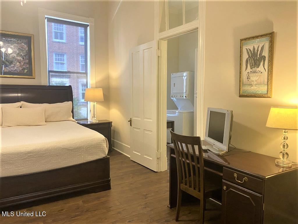 105 N Pearl Street Property Photo 15