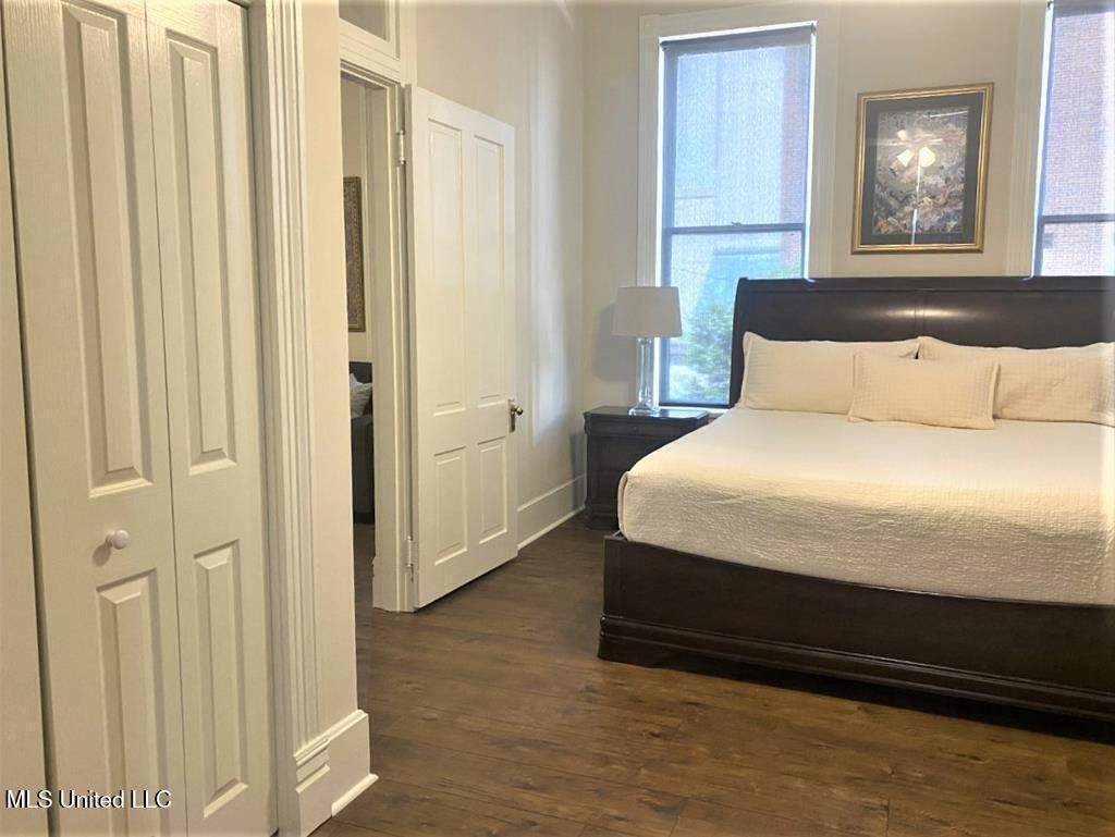105 N Pearl Street Property Photo 17