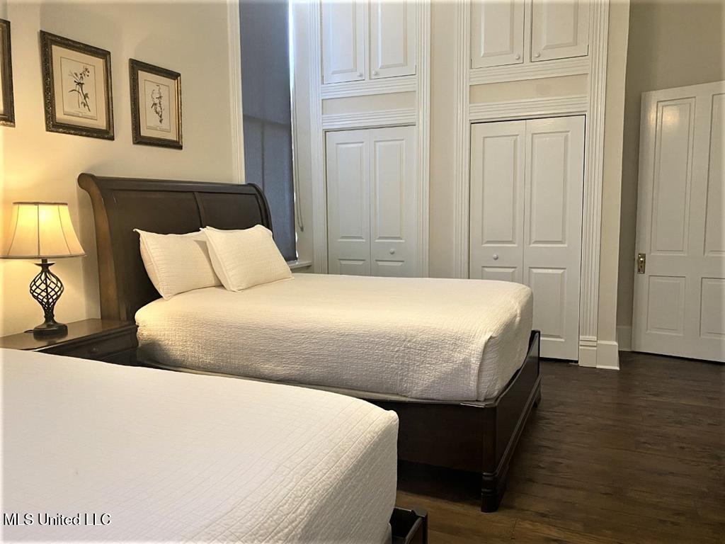105 N Pearl Street Property Photo 19