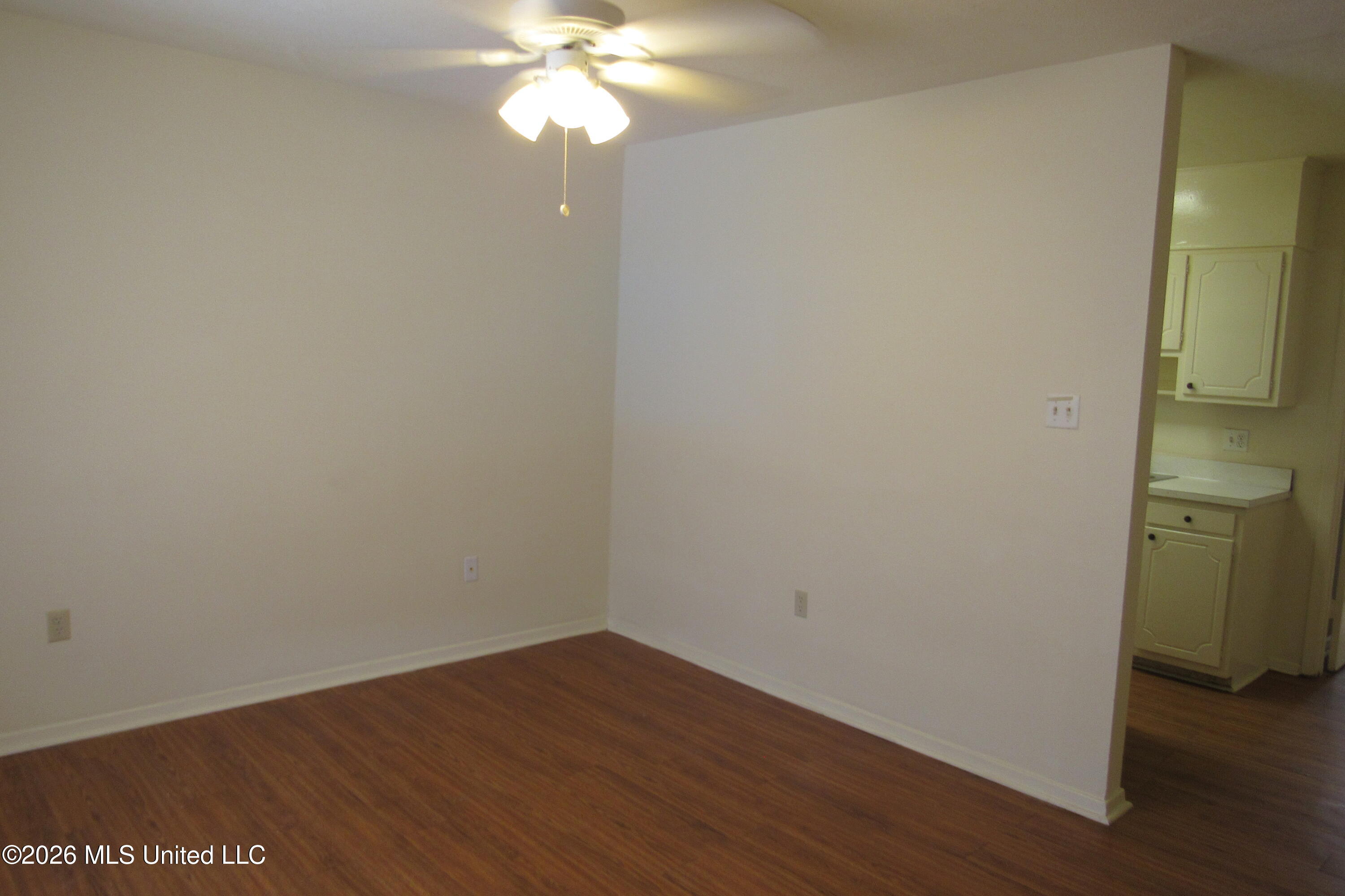 949 Morningside Street Property Photo 6