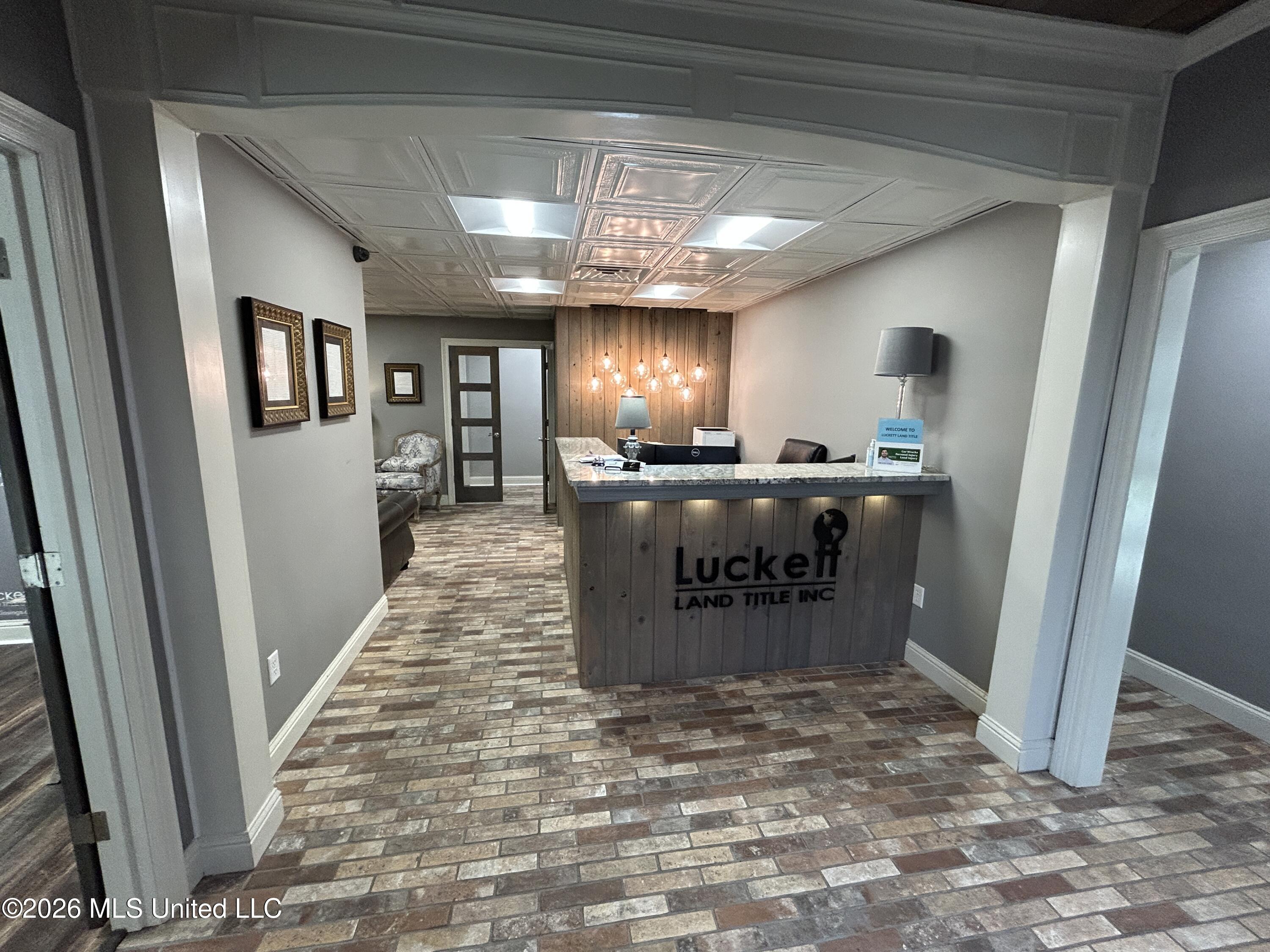 10 Lakeland Circle Property Photo 3