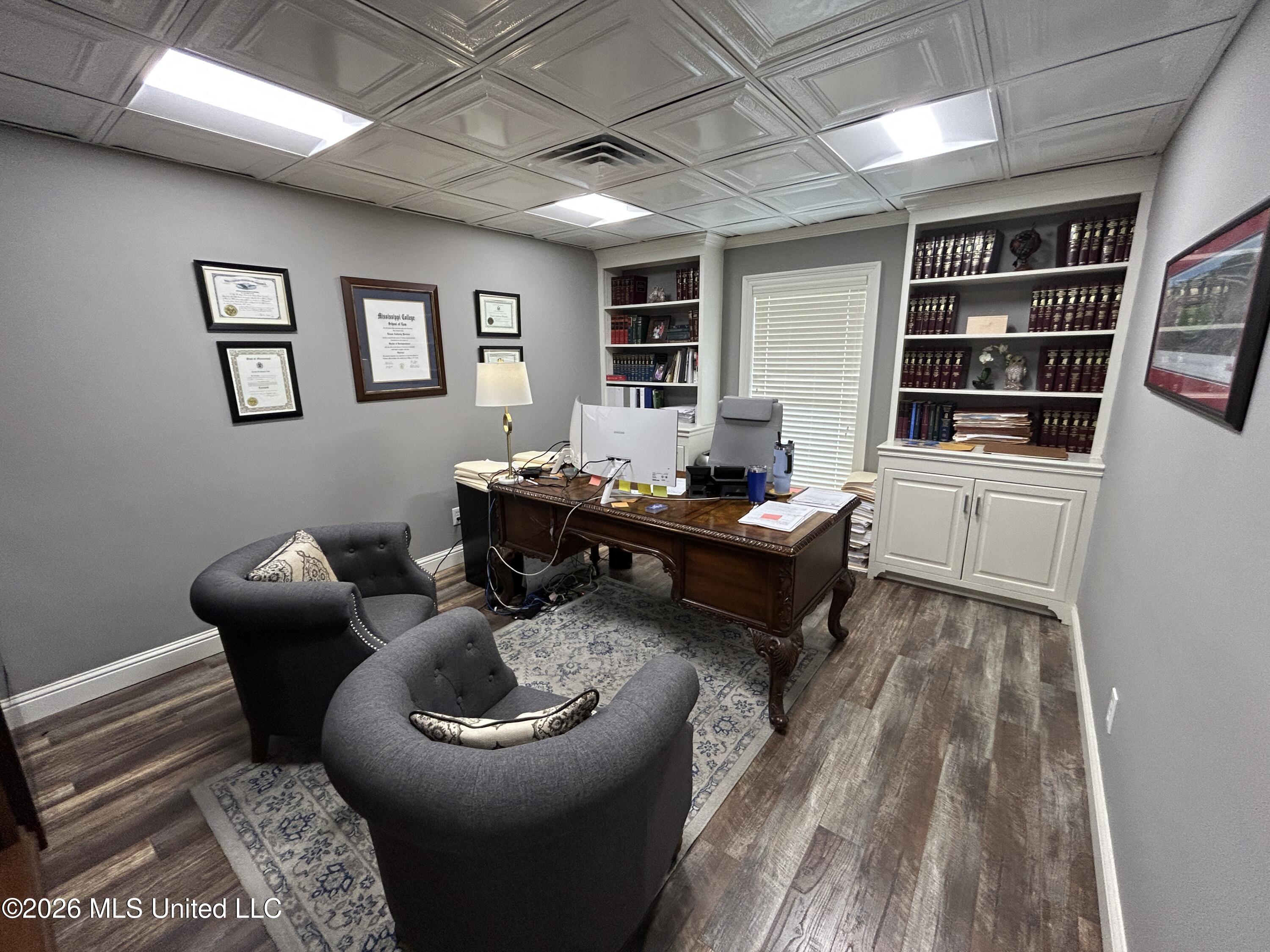 10 Lakeland Circle Property Photo 6