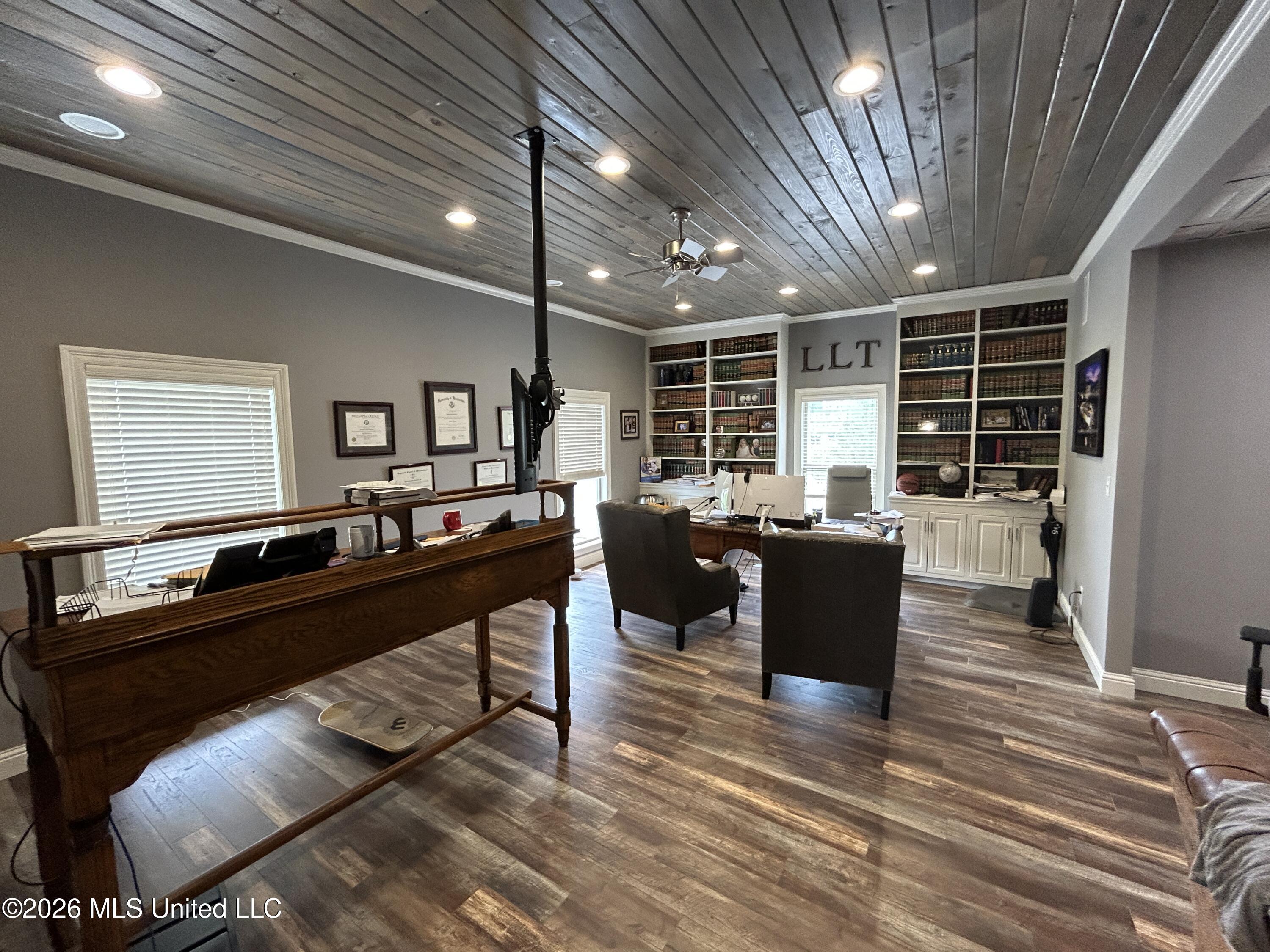 10 Lakeland Circle Property Photo 7