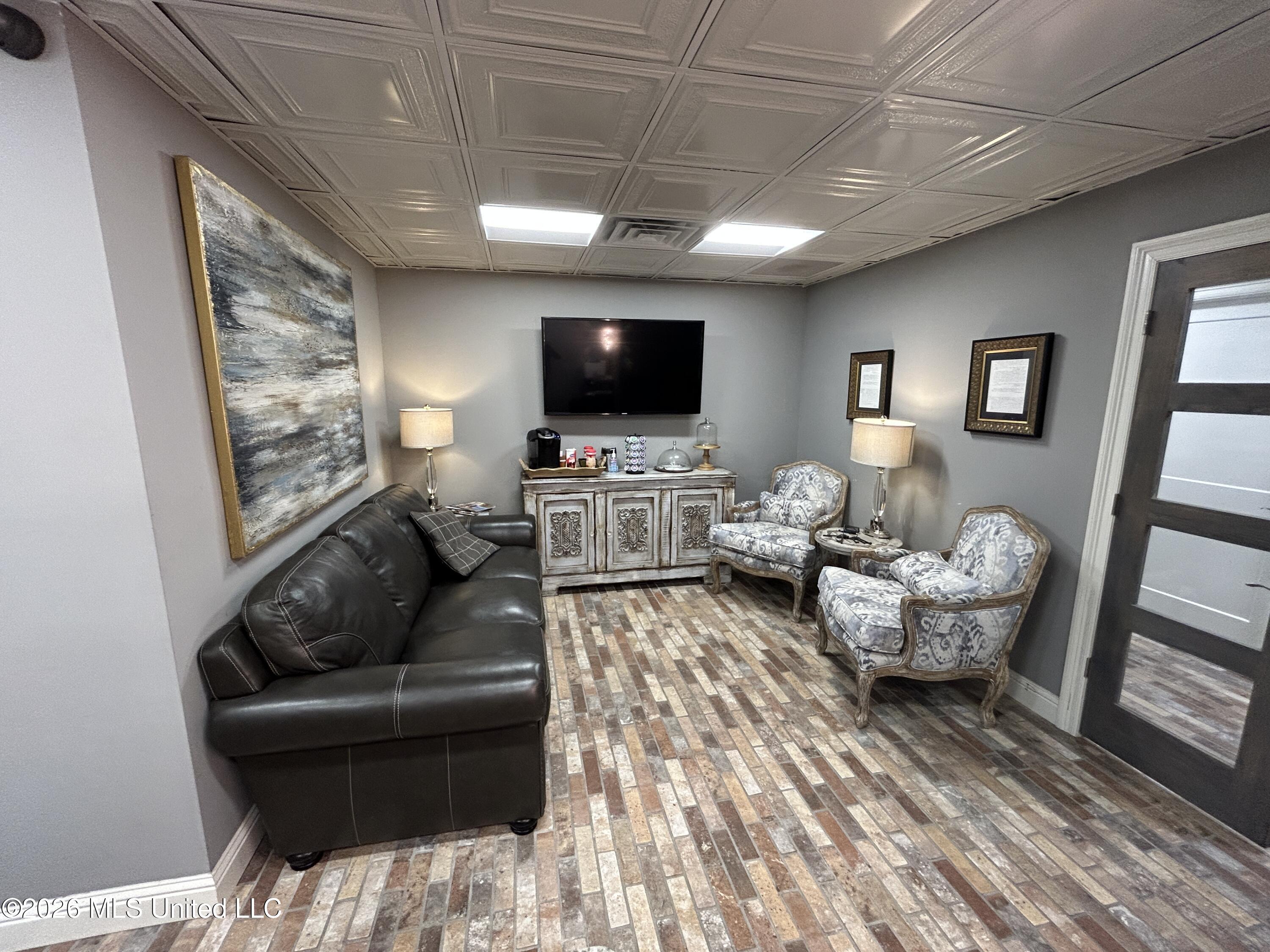 10 Lakeland Circle Property Photo 9