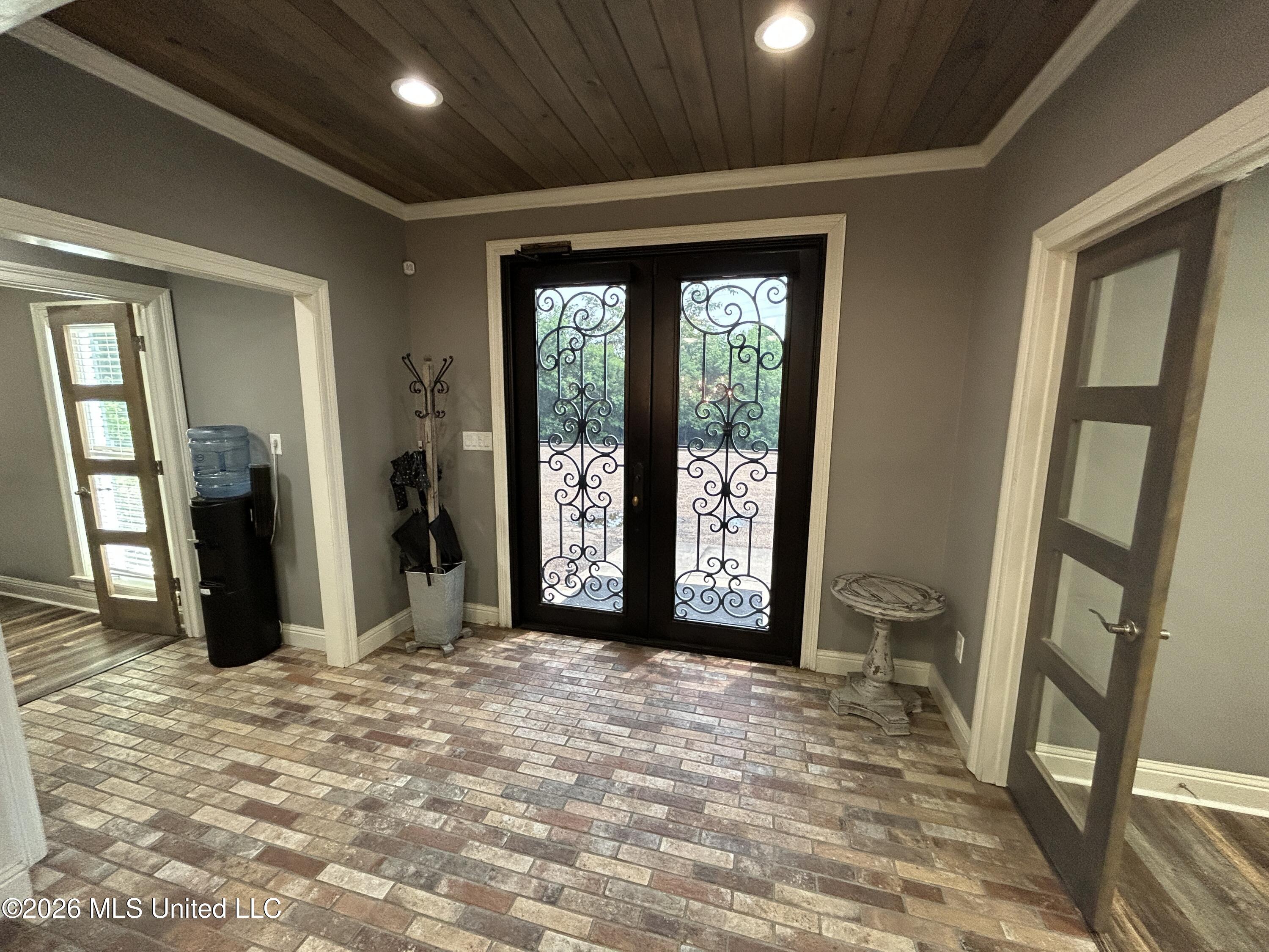 10 Lakeland Circle Property Photo 10