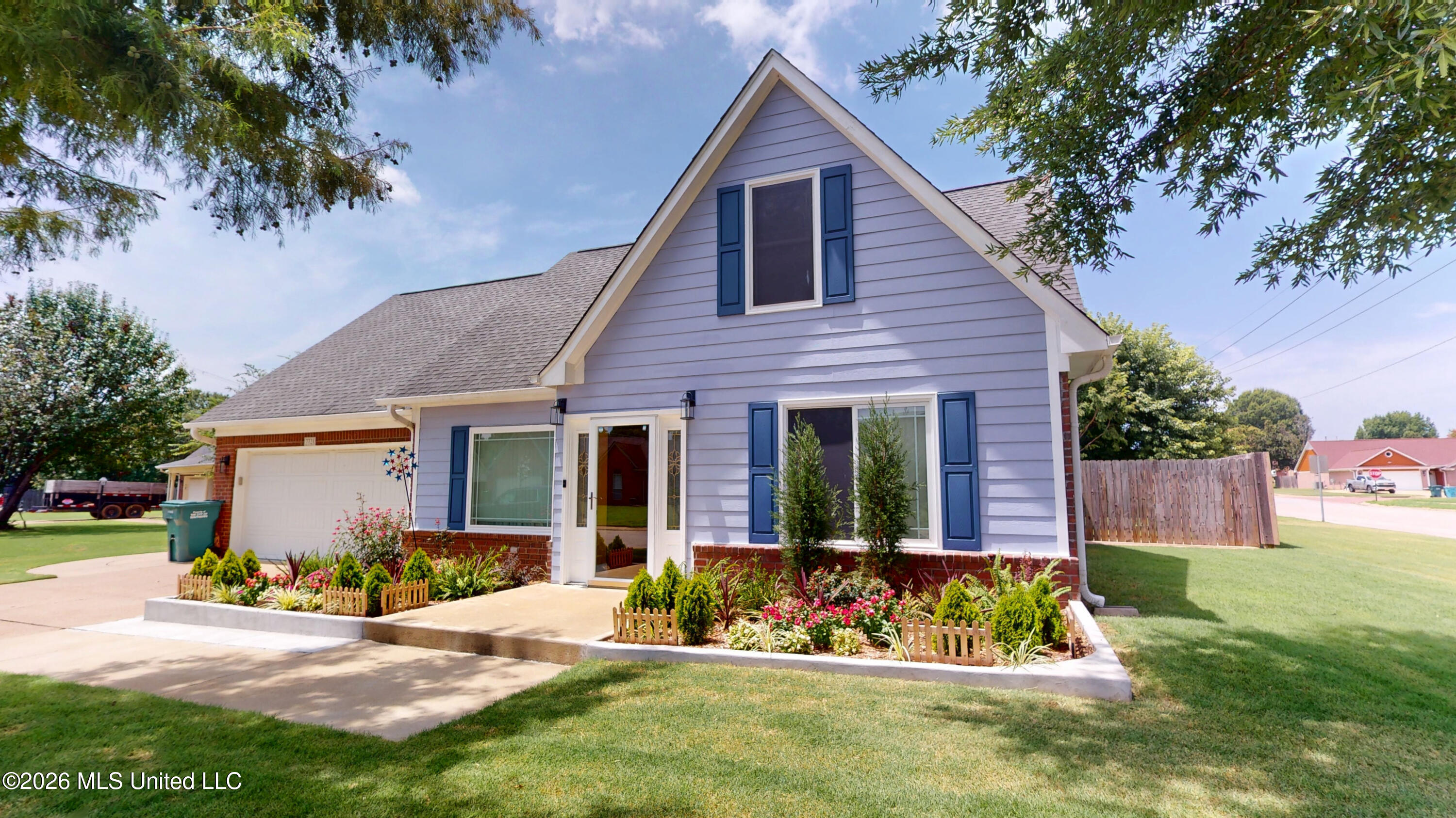 7721 Pin Cove Property Photo 1