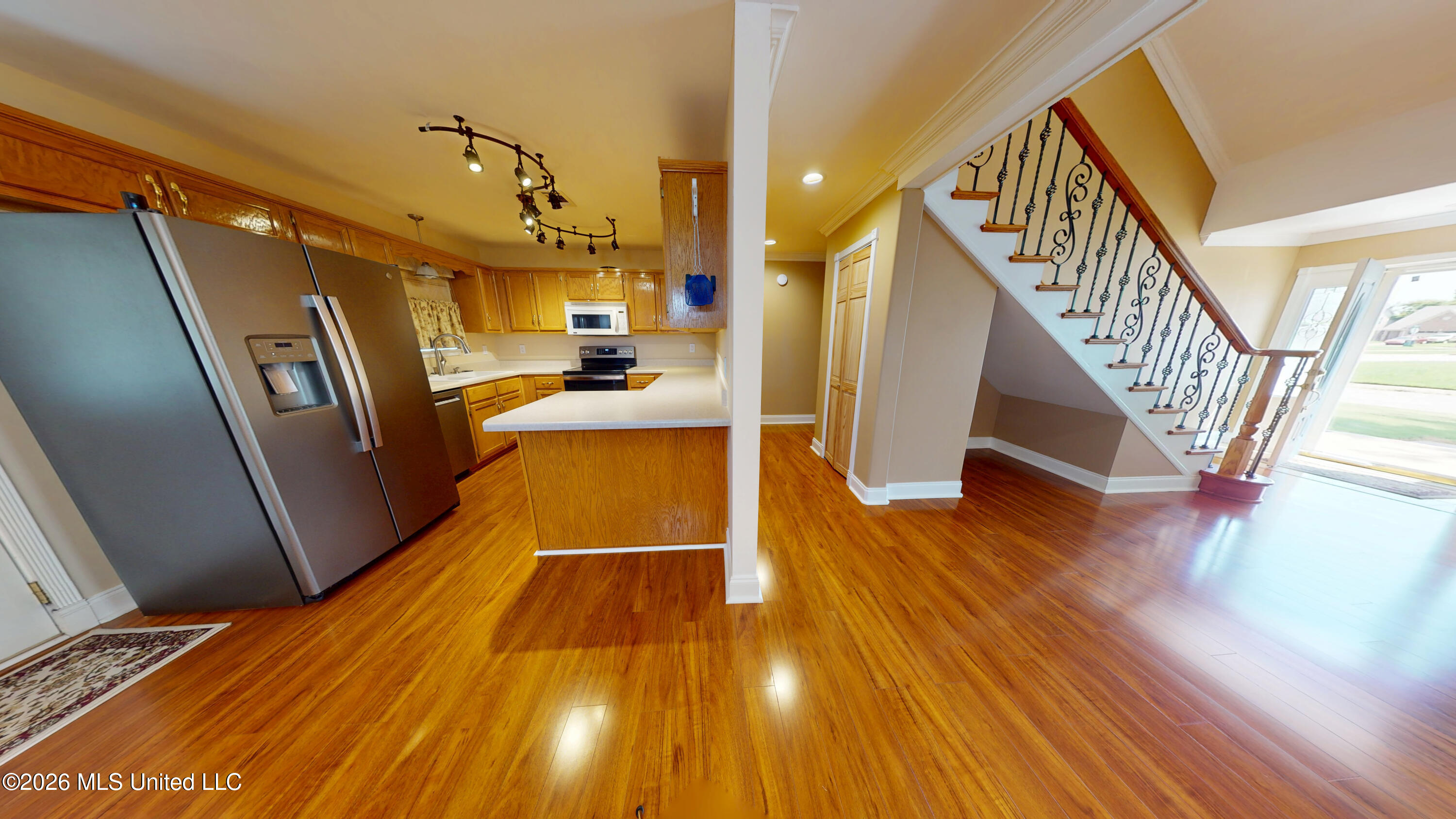 7721 Pin Cove Property Photo 4