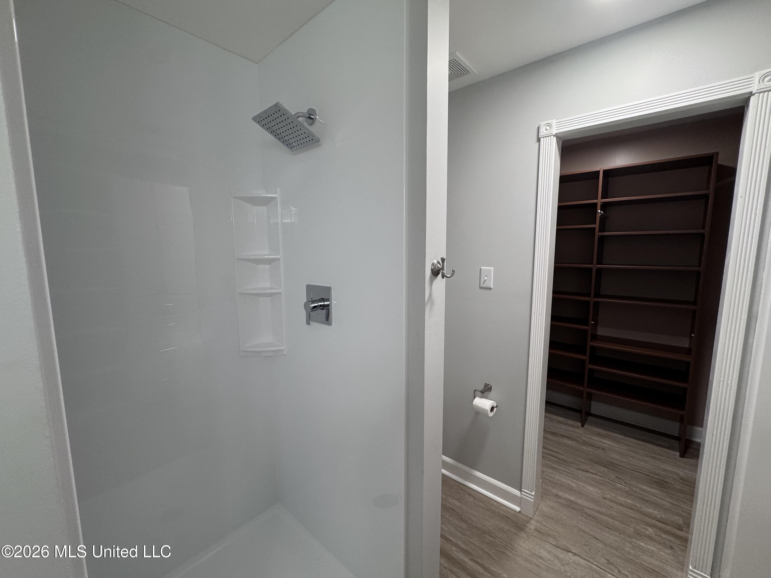 7721 Pin Cove Property Photo 10