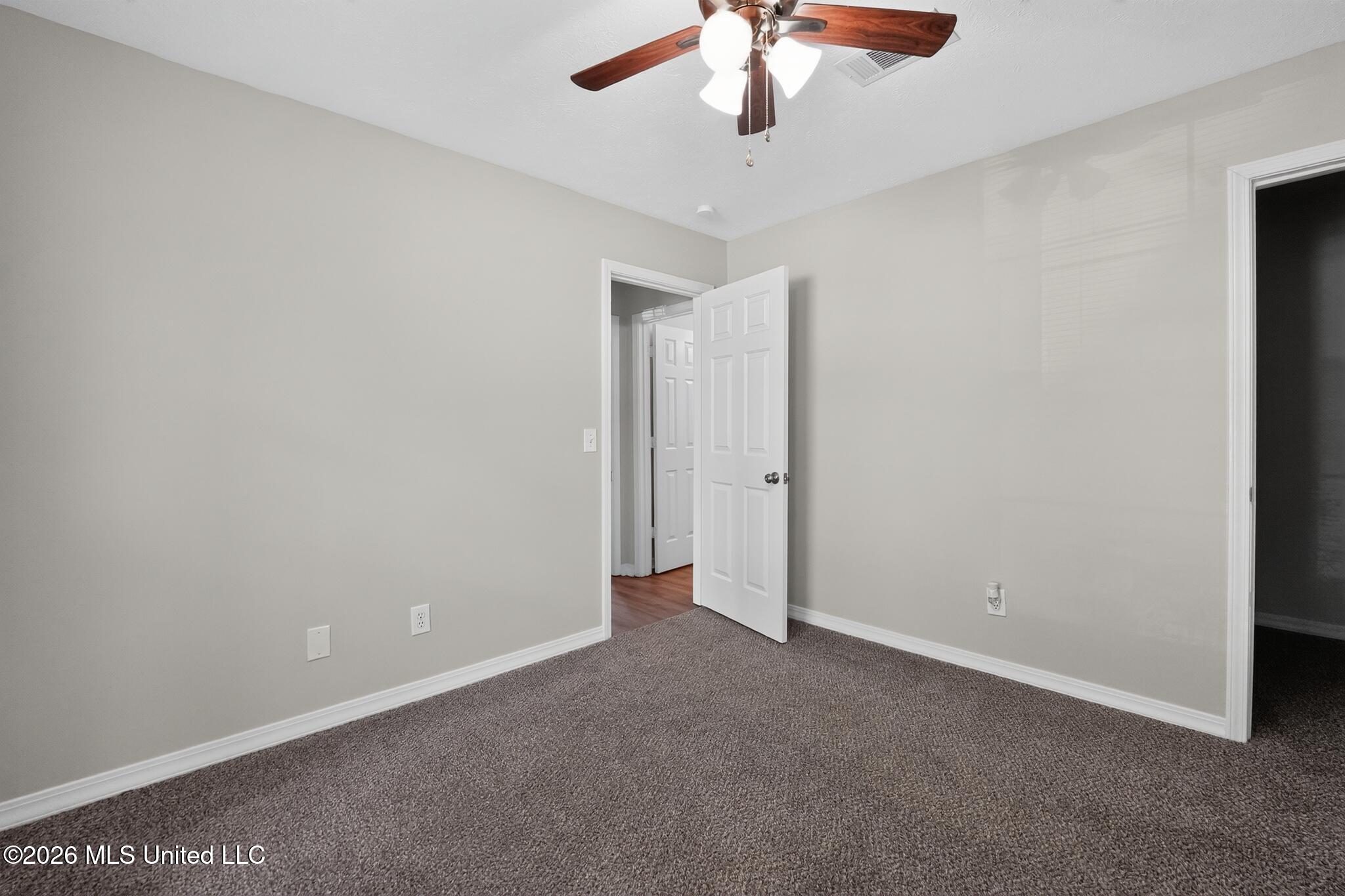 550 Spring Hill Drive Property Photo 4