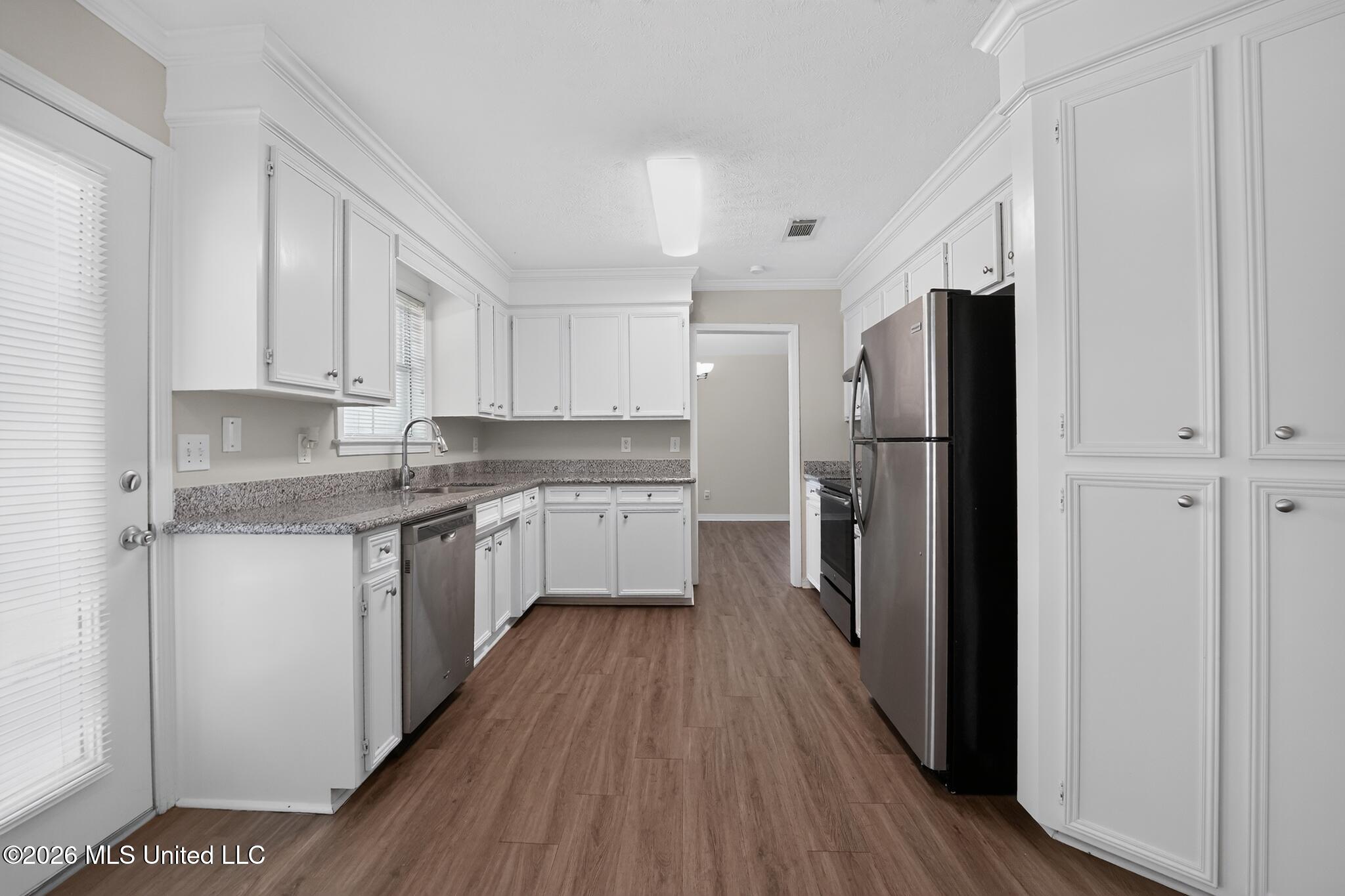 550 Spring Hill Drive Property Photo 17