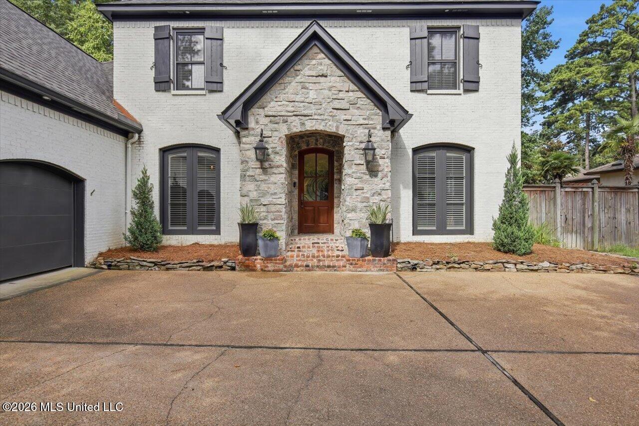 520 Heatherstone Court Property Photo 6