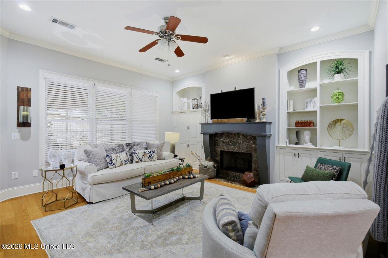 520 Heatherstone Court Property Photo 12