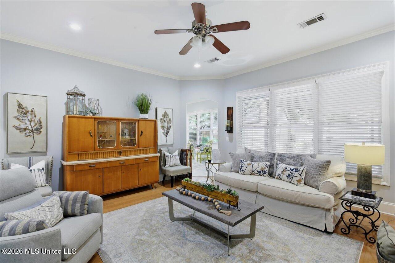 520 Heatherstone Court Property Photo 16