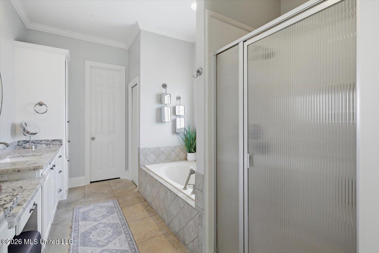 520 Heatherstone Court Property Photo 32