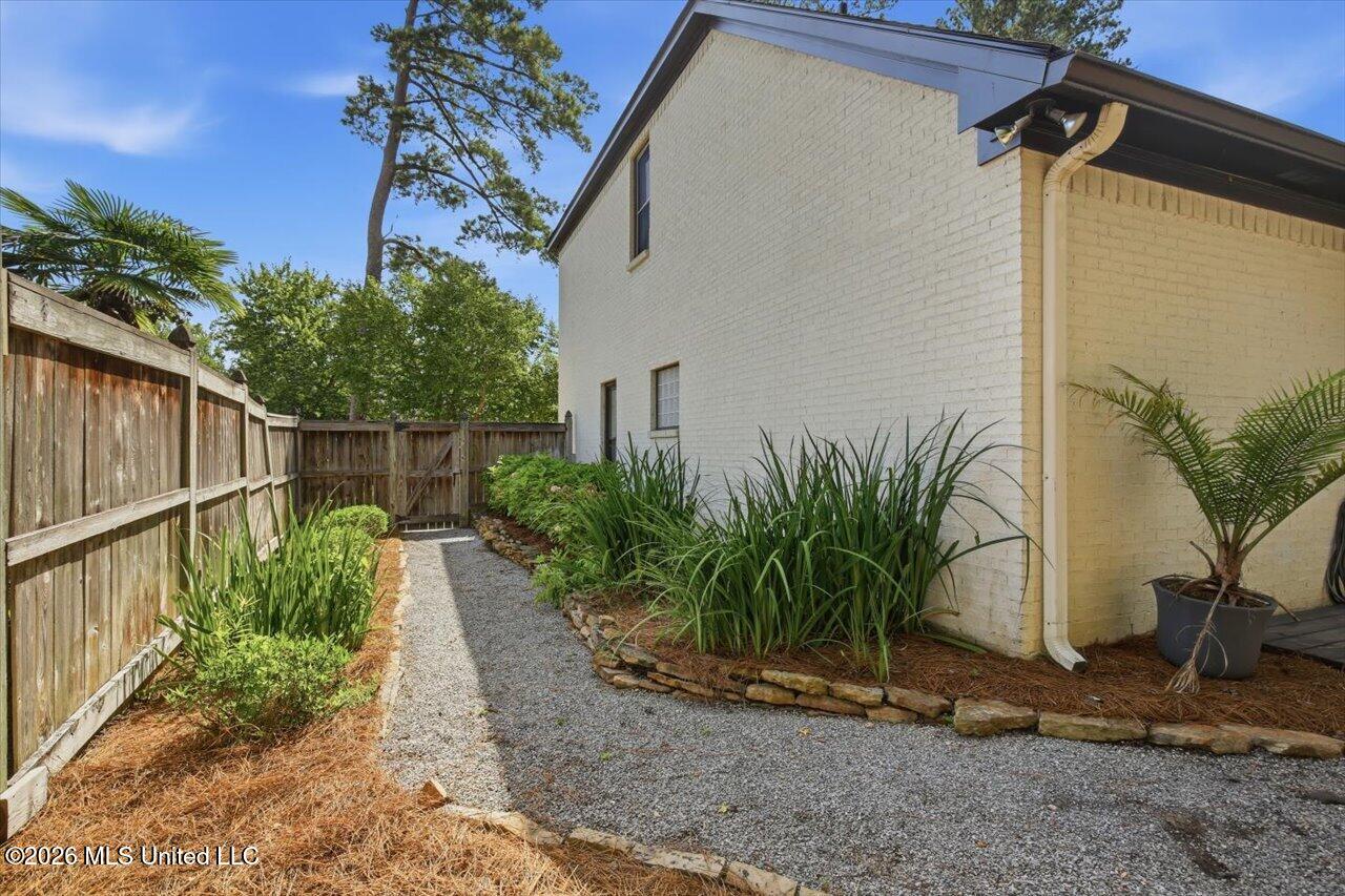 520 Heatherstone Court Property Photo 62