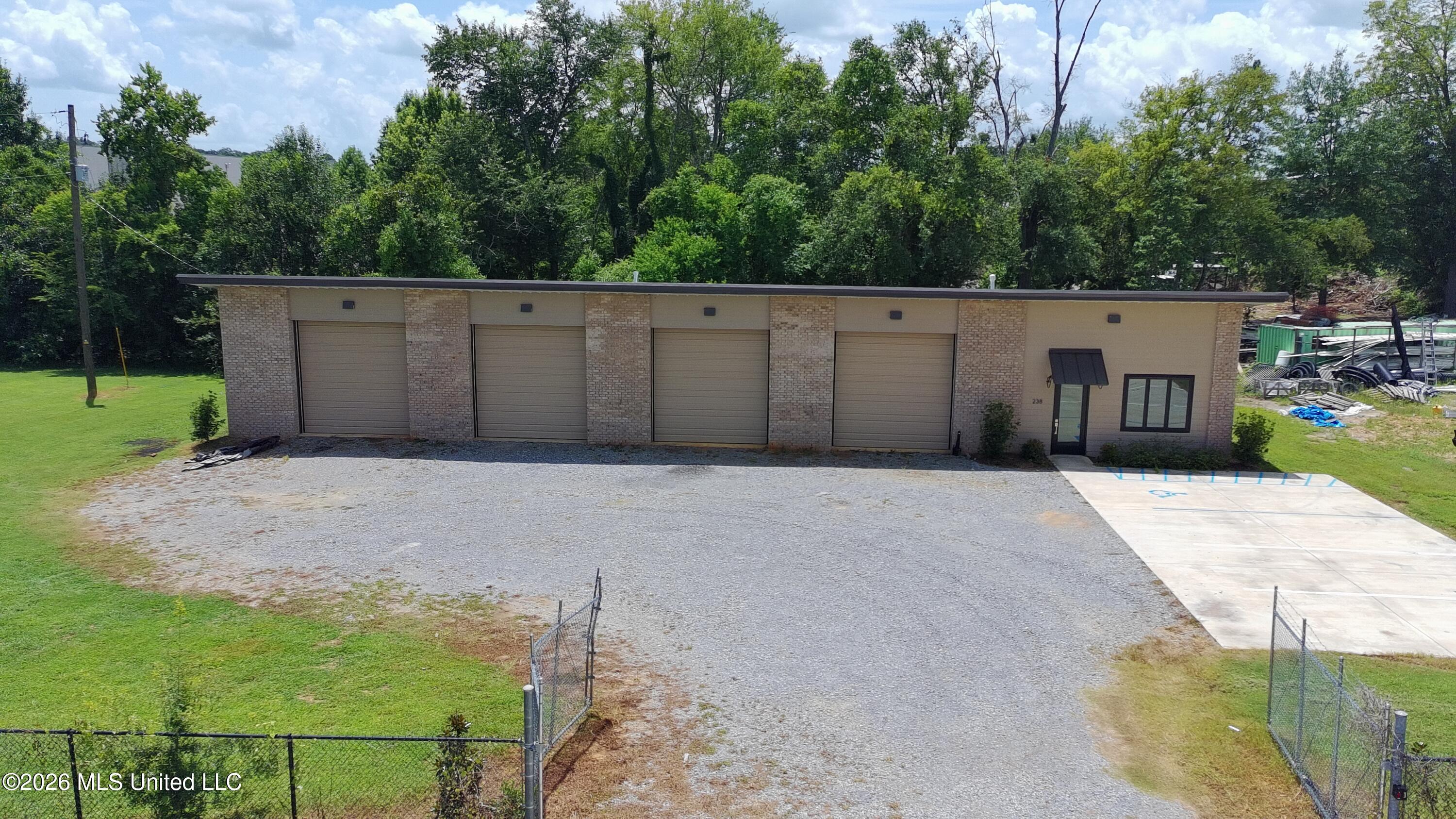 238 Commercial Parkway Property Photo 1
