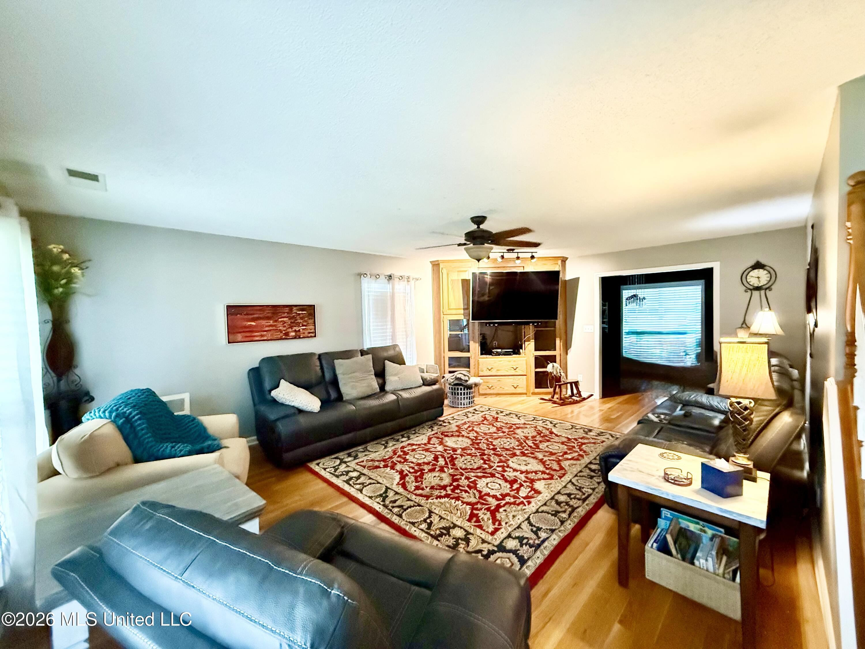 8824 Bell Ridge Drive Property Photo 4