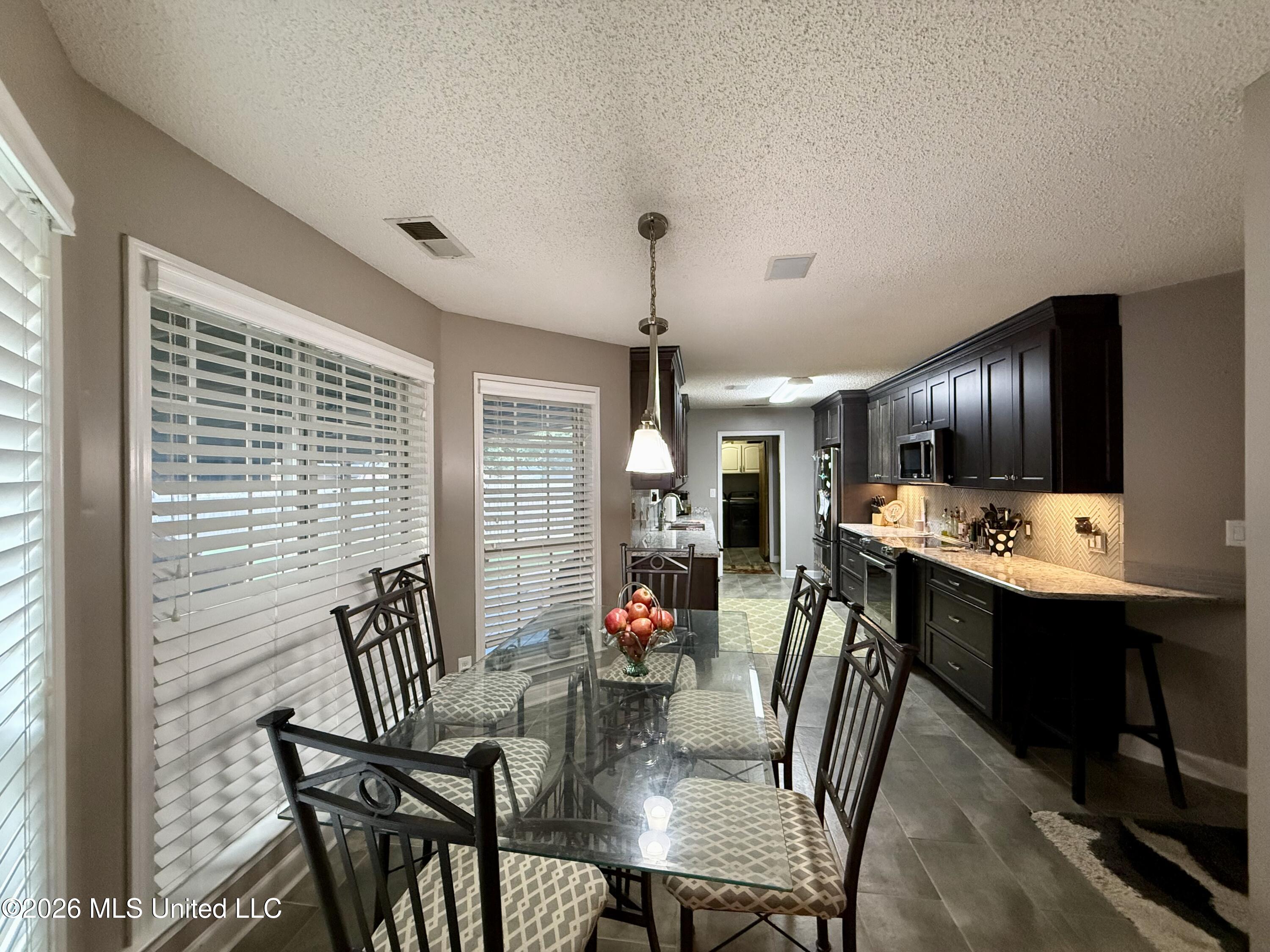 8824 Bell Ridge Drive Property Photo 6
