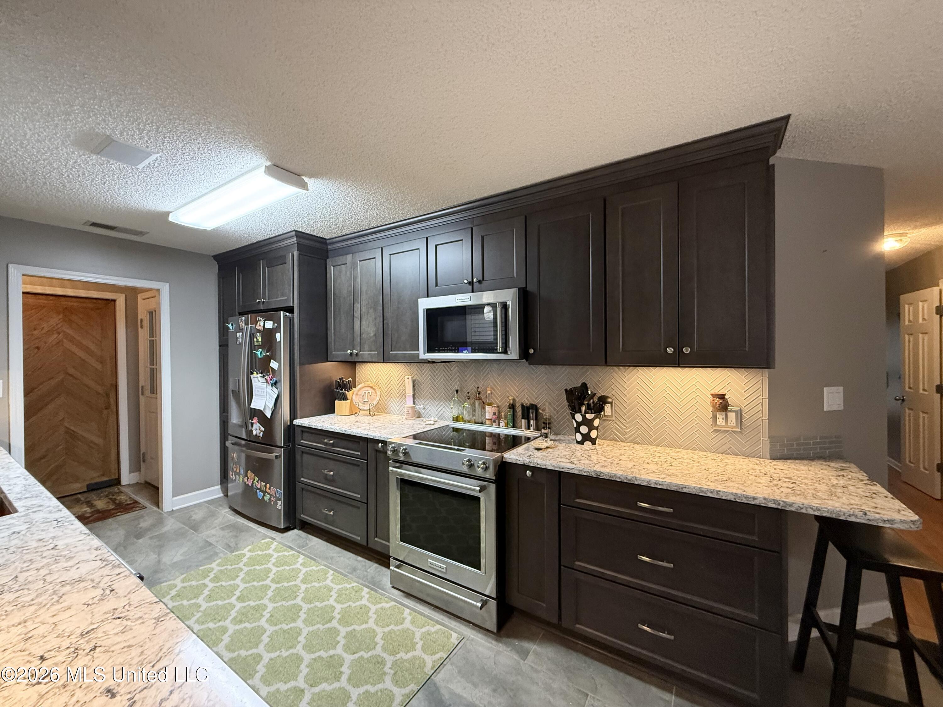 8824 Bell Ridge Drive Property Photo 7