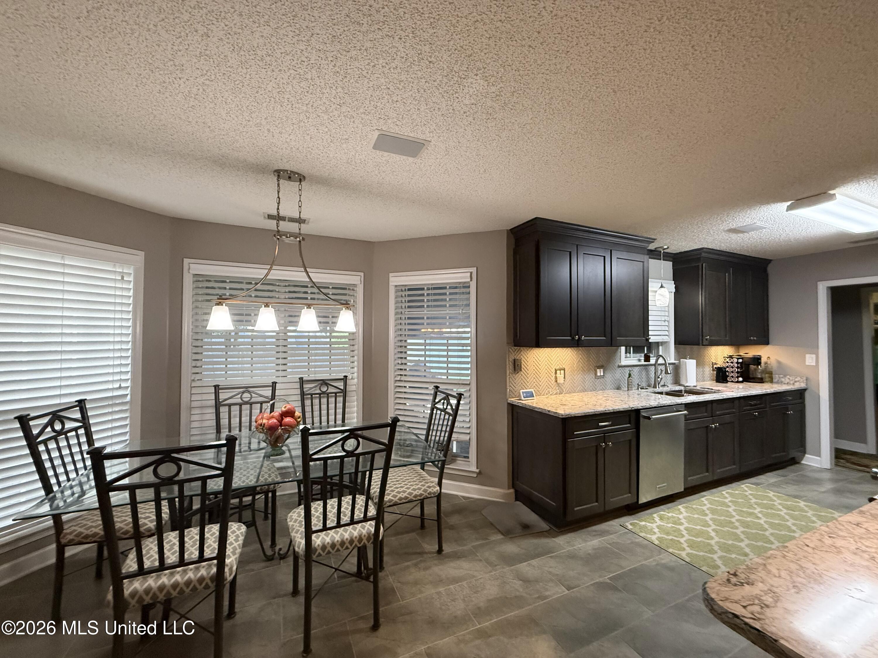 8824 Bell Ridge Drive Property Photo 9