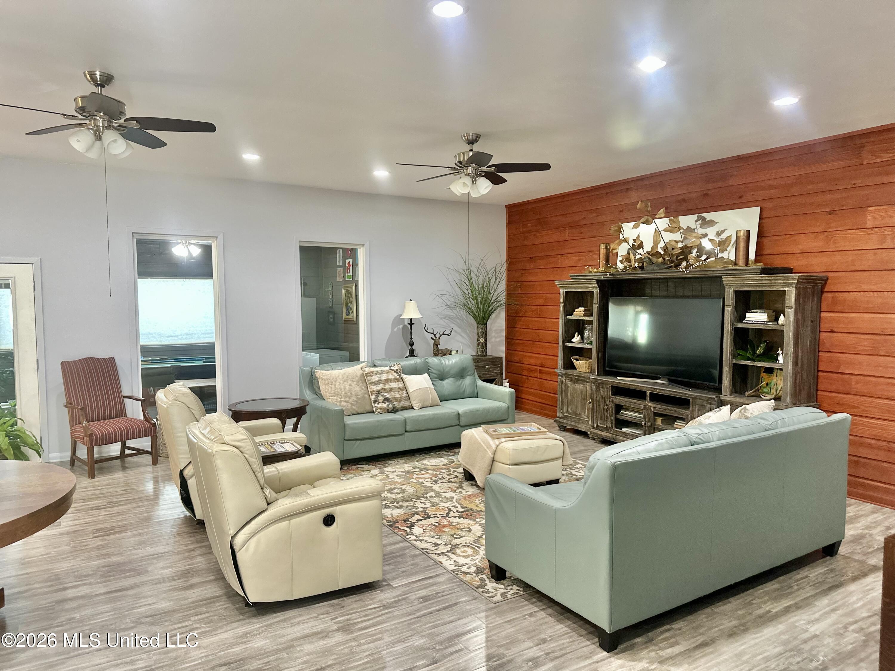 1592 Richland Road Property Photo 8