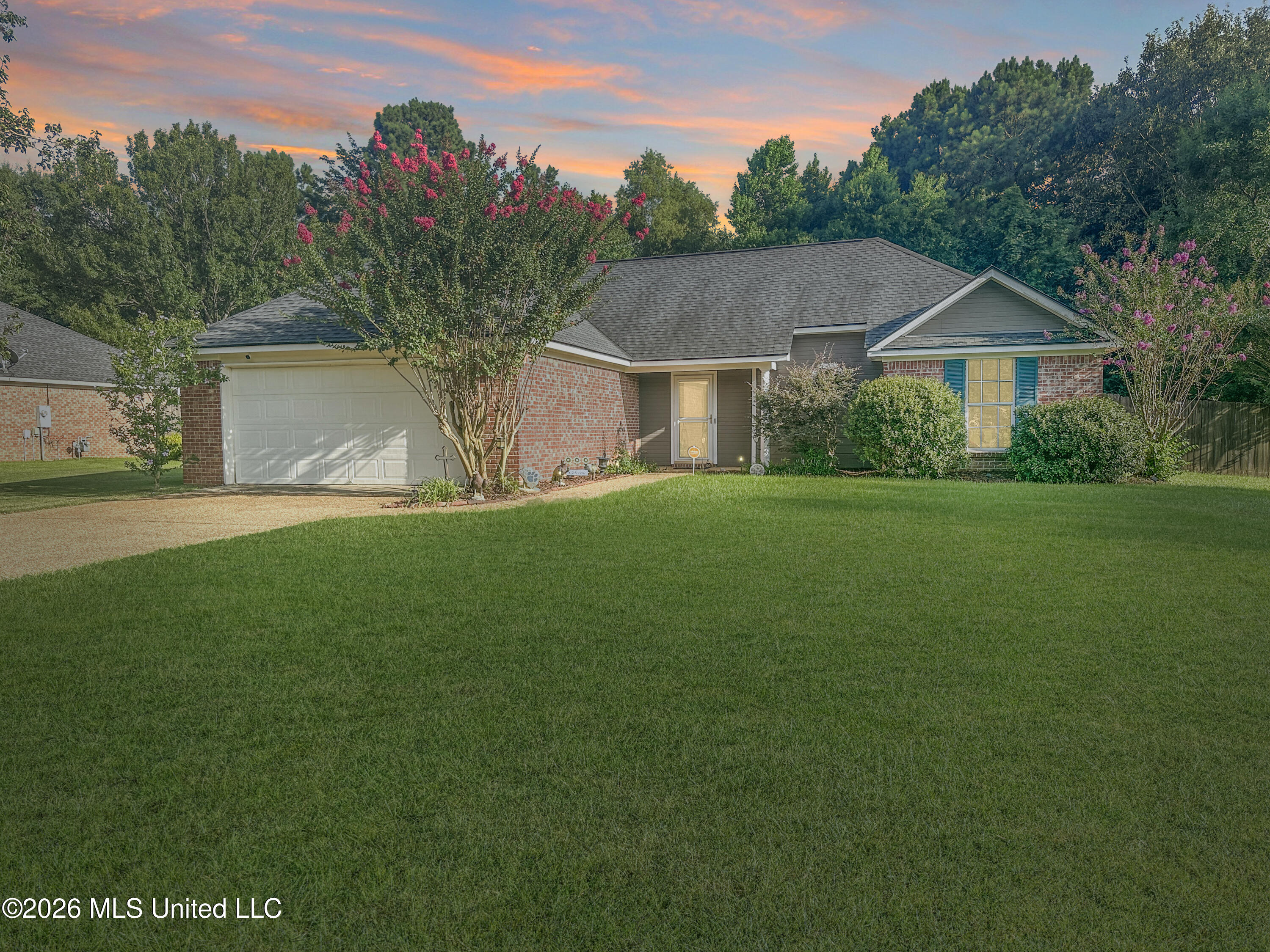 631 Southern Oaks Drive Property Photo 1