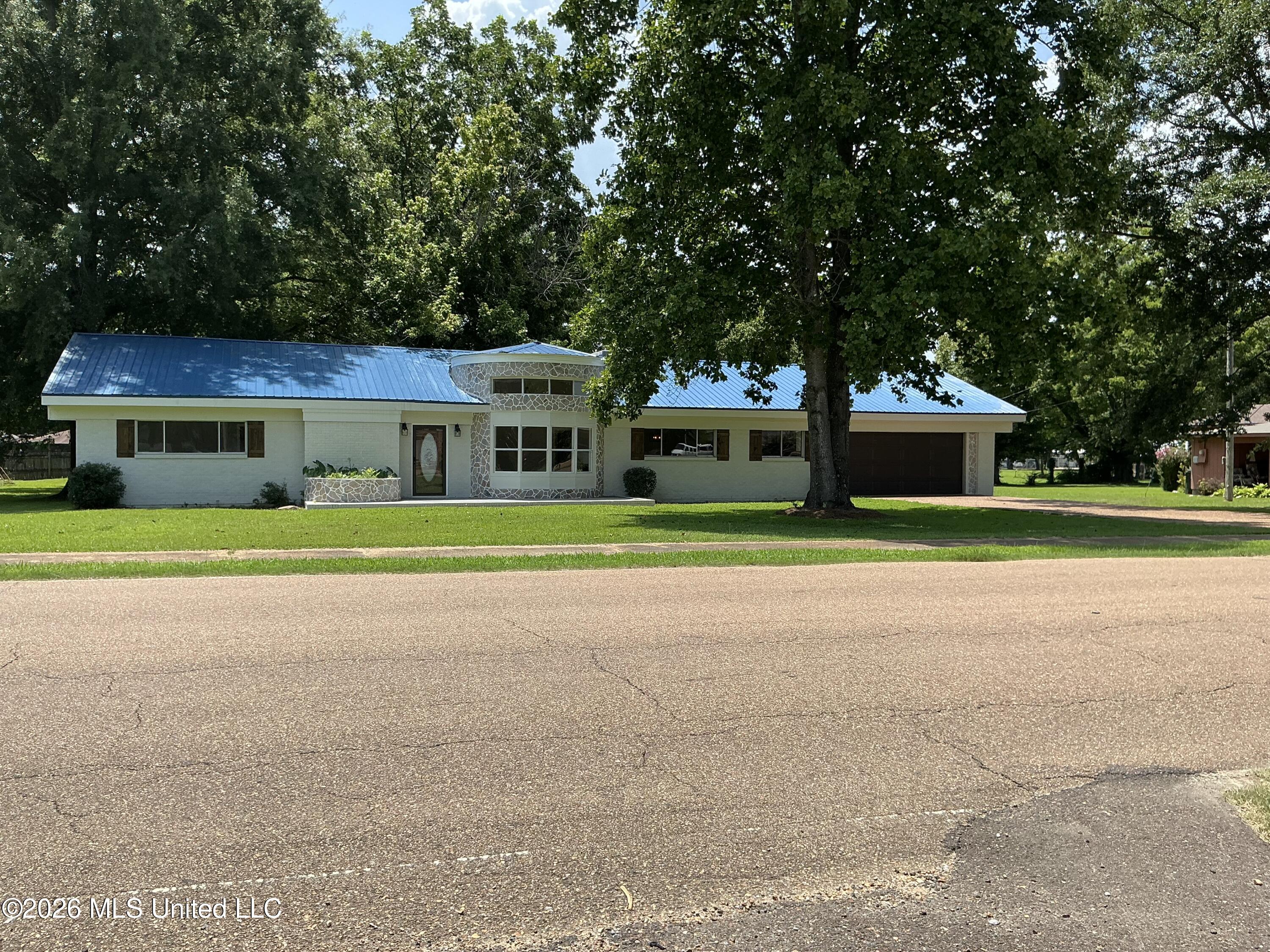 237 W Central Avenue Property Photo 2