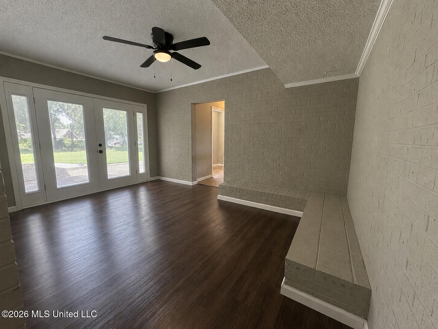237 W Central Avenue Property Photo 8