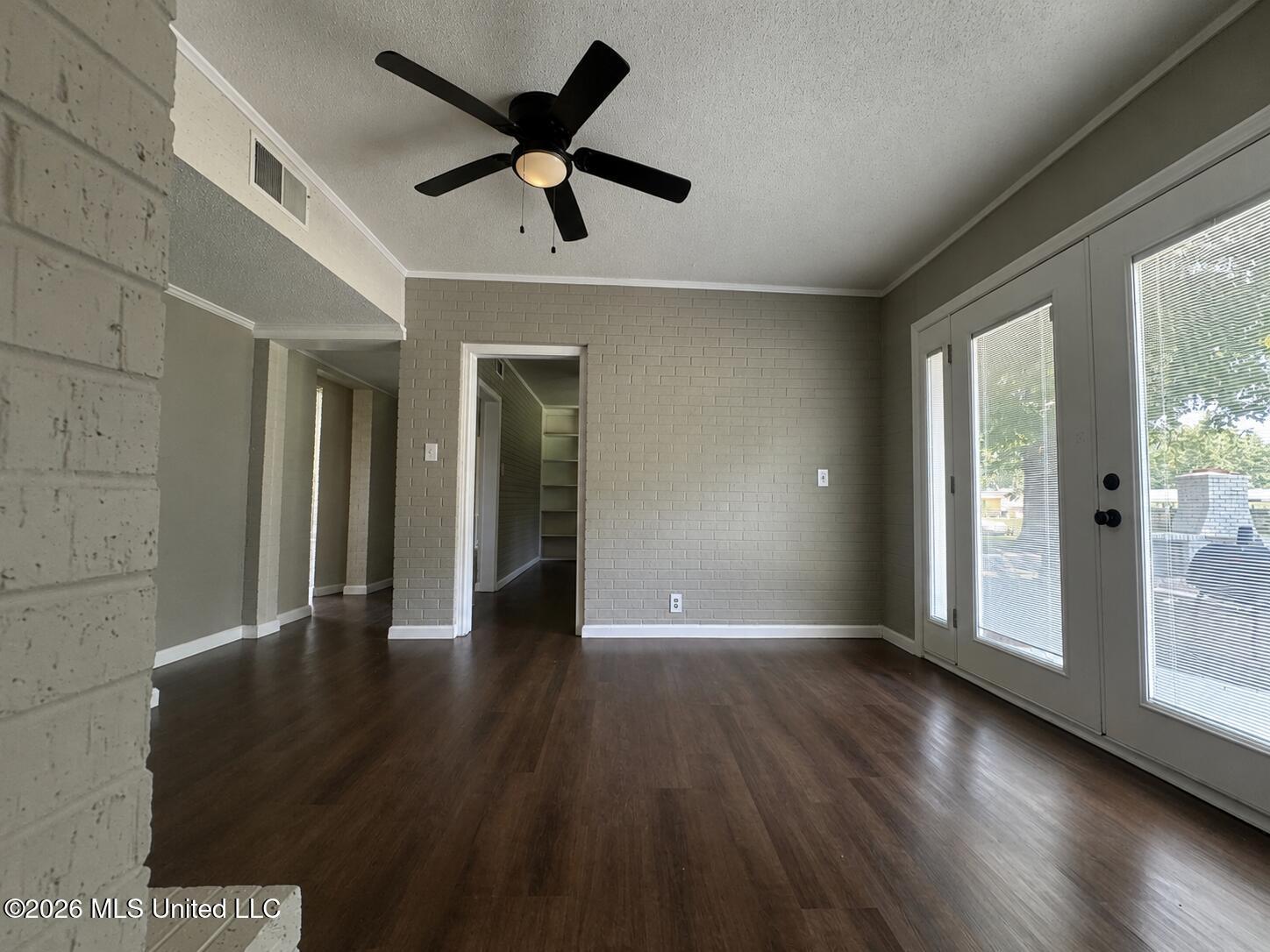 237 W Central Avenue Property Photo 9
