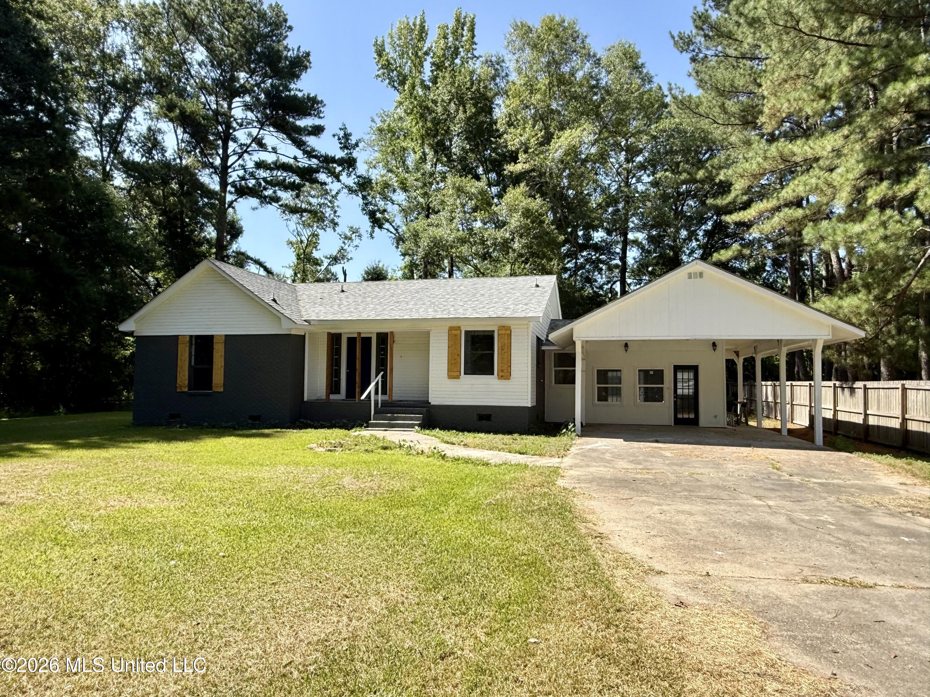 912 River Road Est Property Photo 1